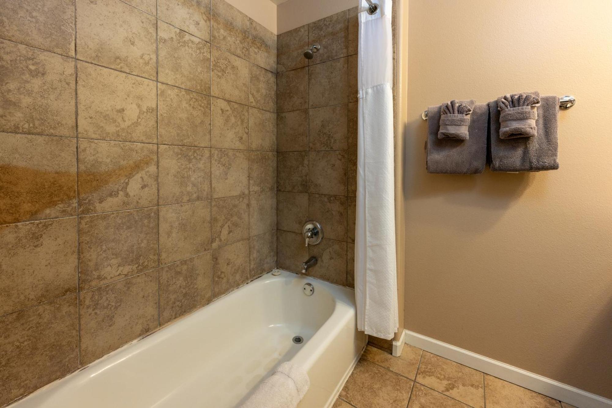 King Room with Partial Ocean View - Pet Friendly