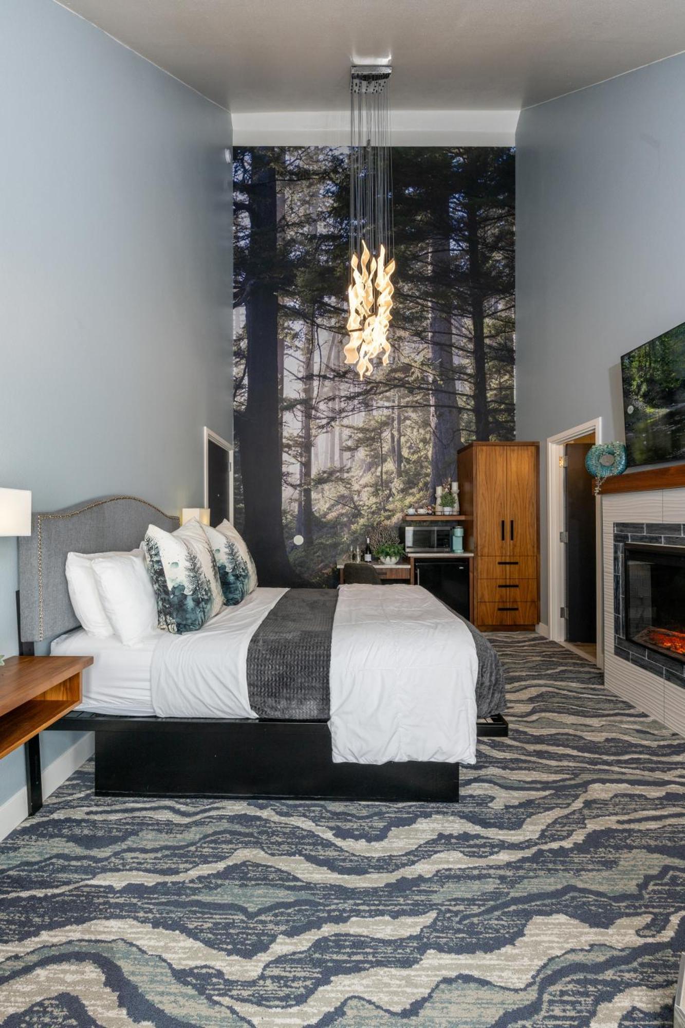 Queen Room with Partial Ocean View Spa- non pet friendly Bath