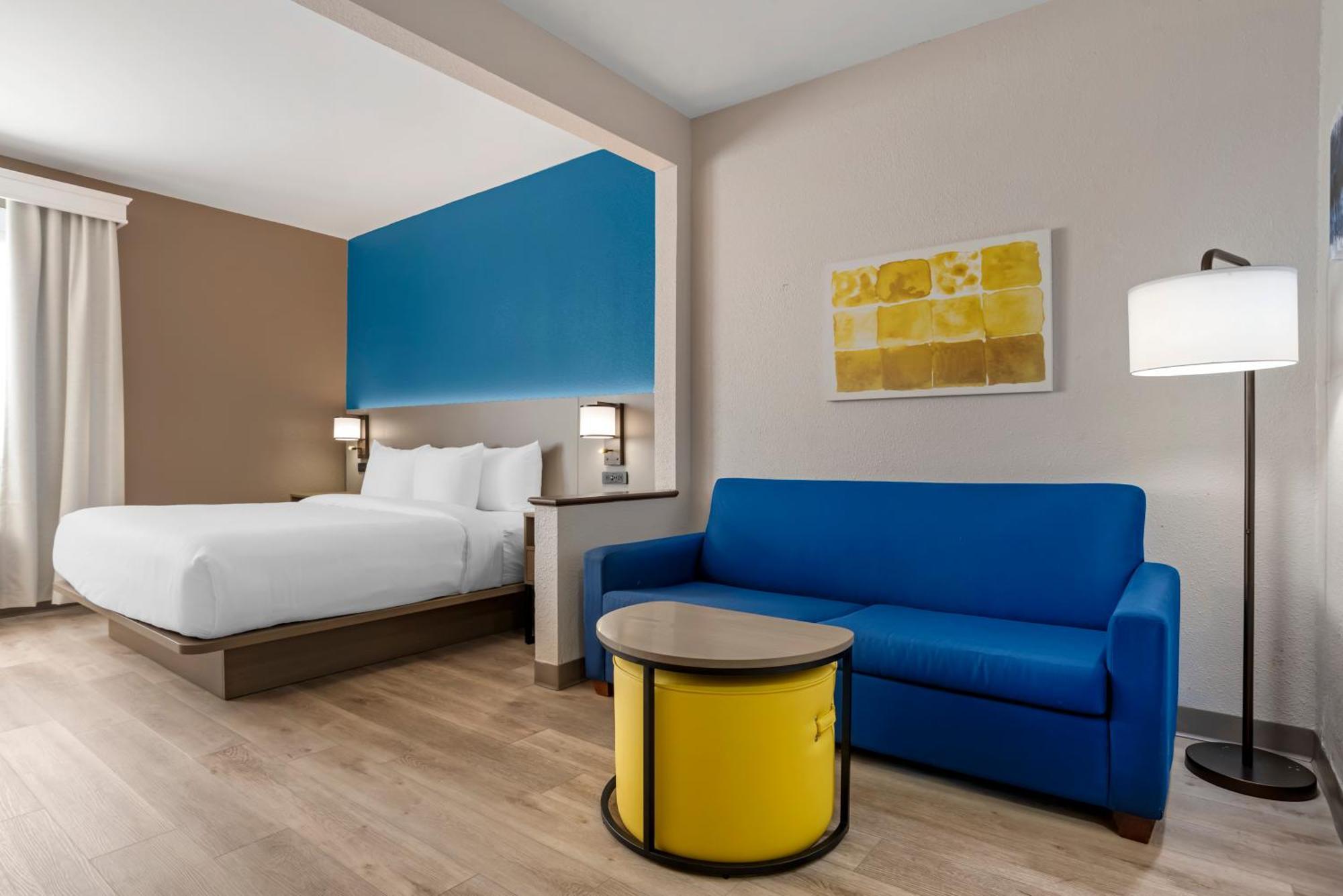 King Suite with Whirlpool - Non-Smoking