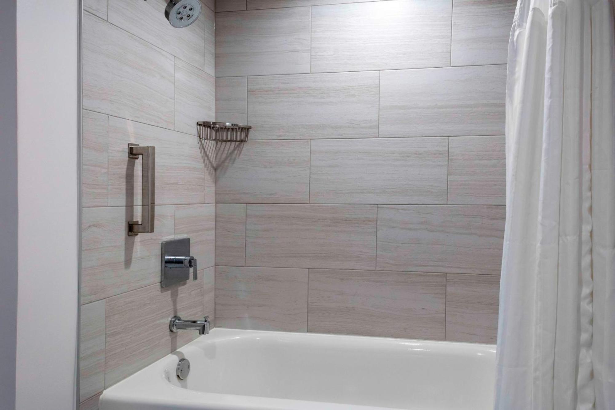 2 Queen Partial Oceanview with Balcony,1625485880:JPEG