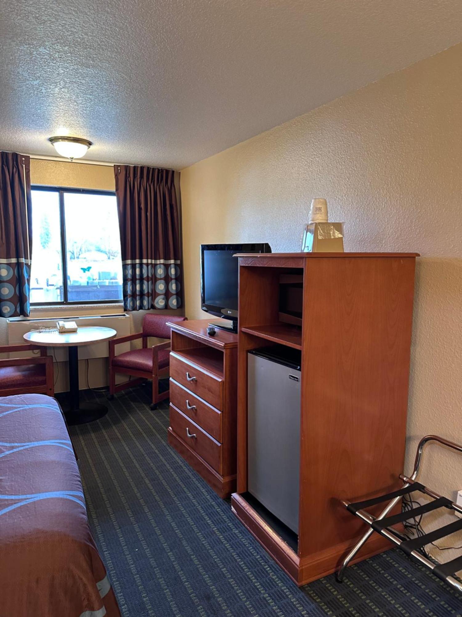 King Room - Non-Smoking