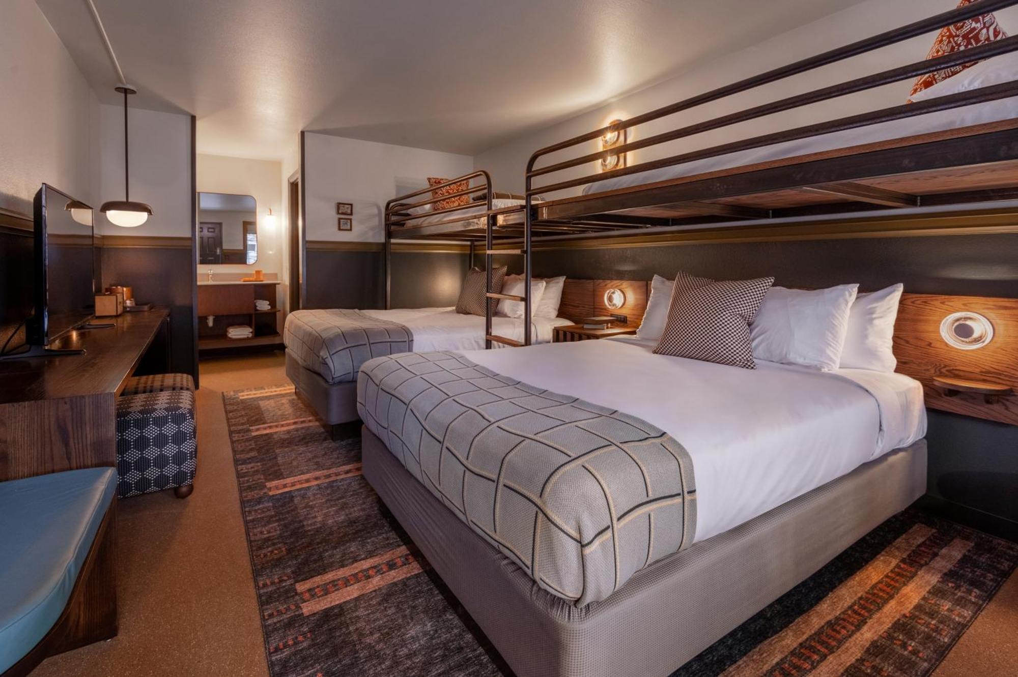Queen Room with Two Queen Beds and Bunk Beds - High Floor