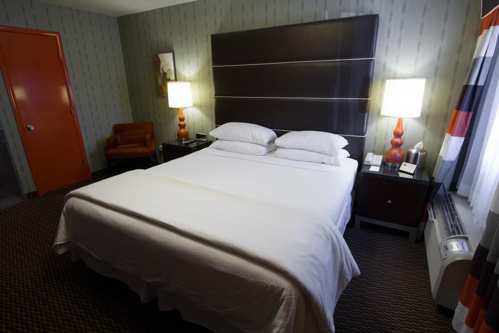 Deluxe King Room with Whirlpool