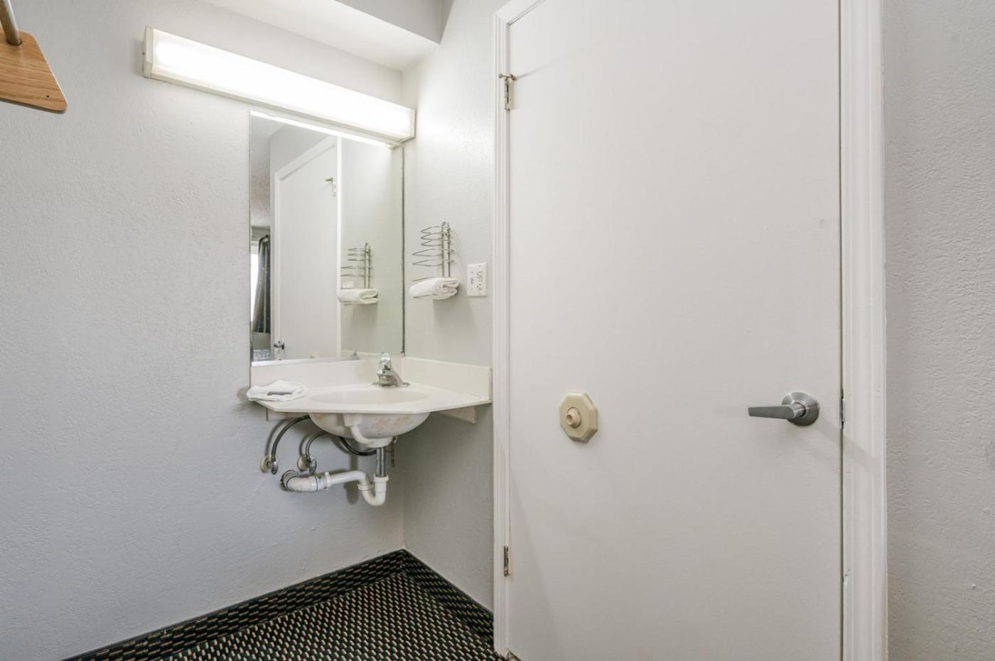 Standard Double Room with Two Double Beds - Smoking