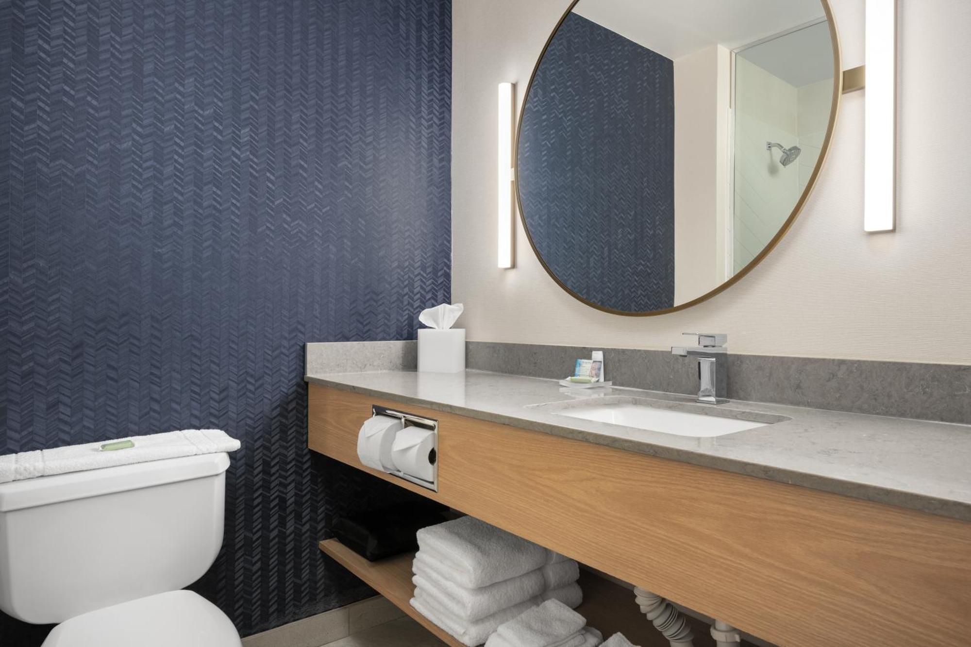 One-Bedroom King Suite with Sofa Bed and Mountain View,1627212616:JPEG