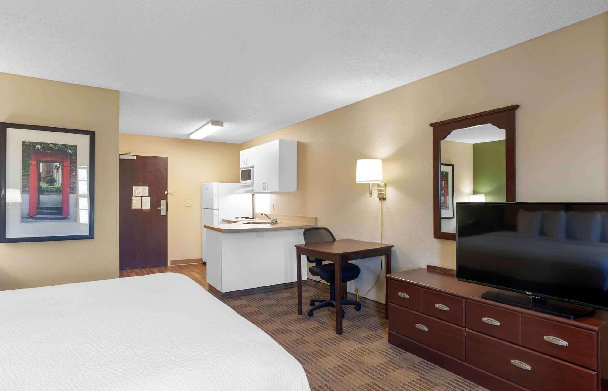 One Bedroom Suite - Non-Smoking