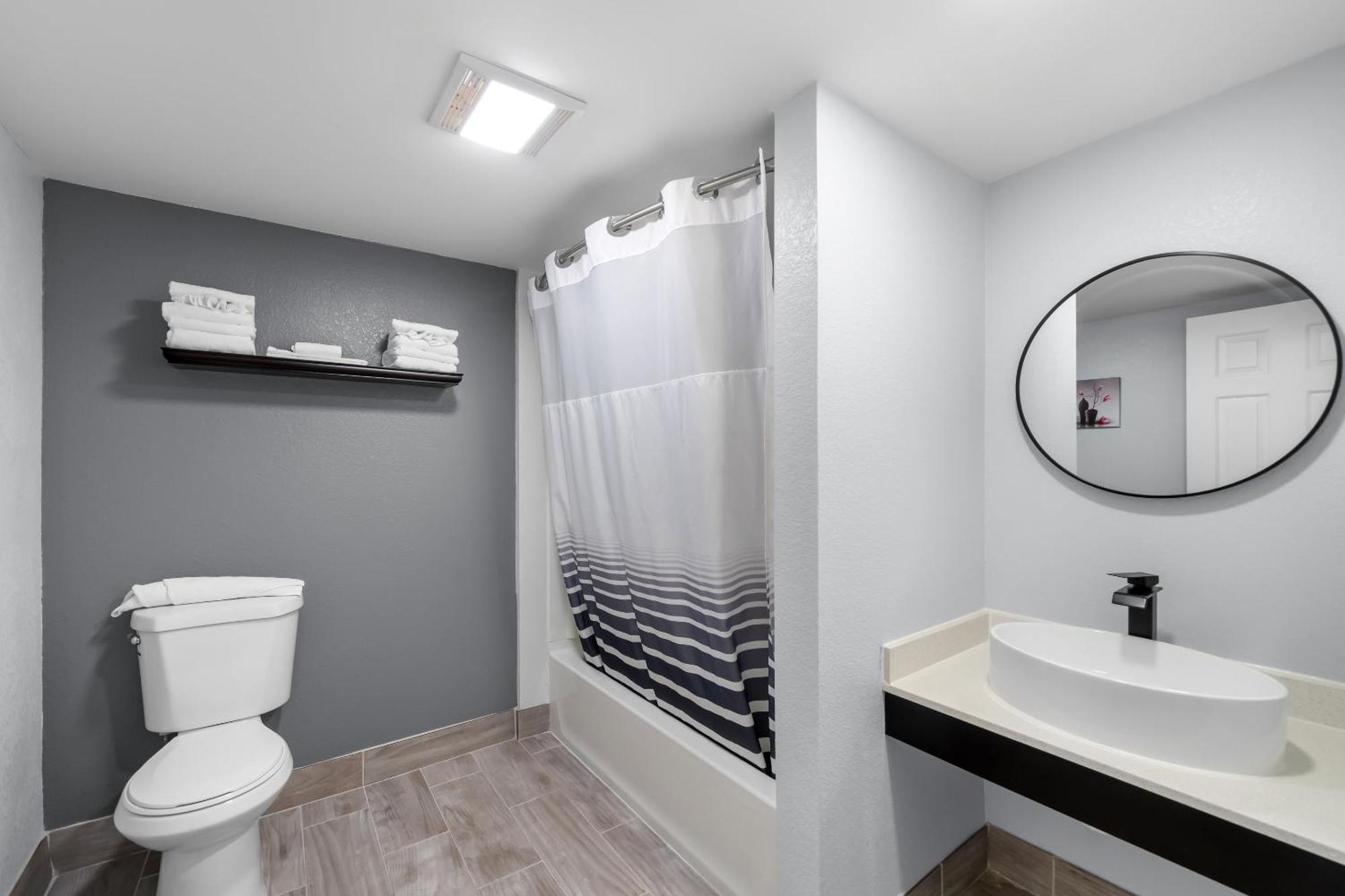 Townhouse Suite with Two King Beds Smoke Free,1628651344:JPEG