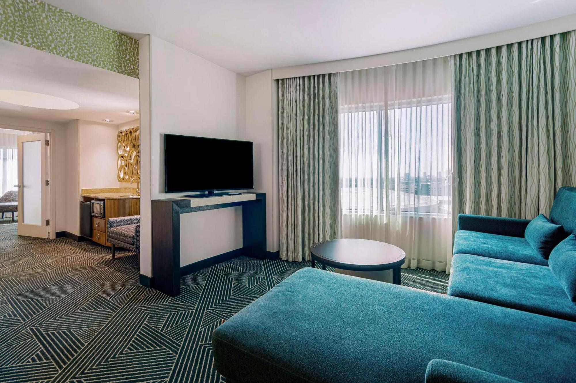 Deluxe King Suite,1628654005:JPEG