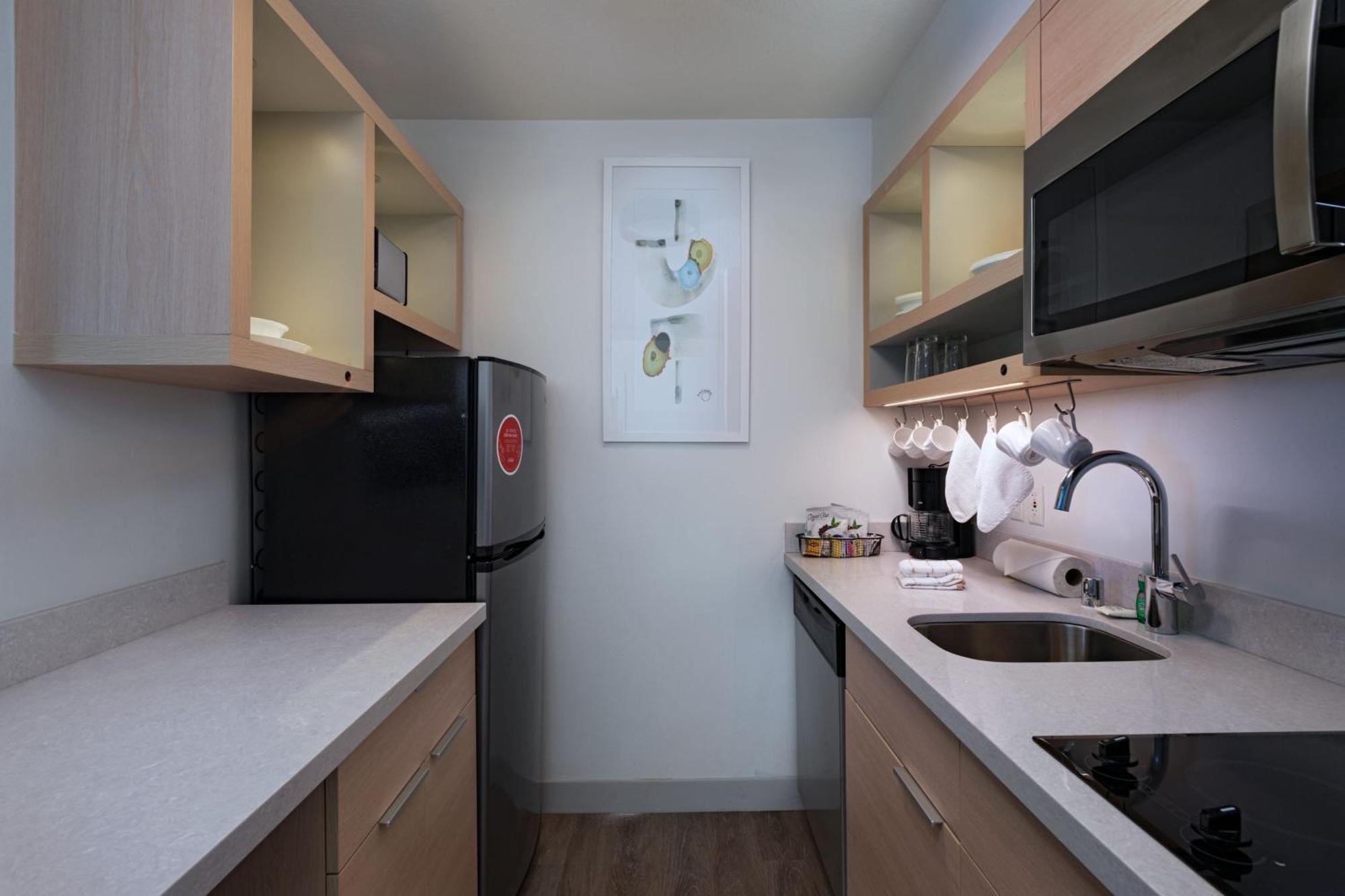 Queen Studio with Sofa Bed and Adapted Tub - Mobility and Hearing Accessible