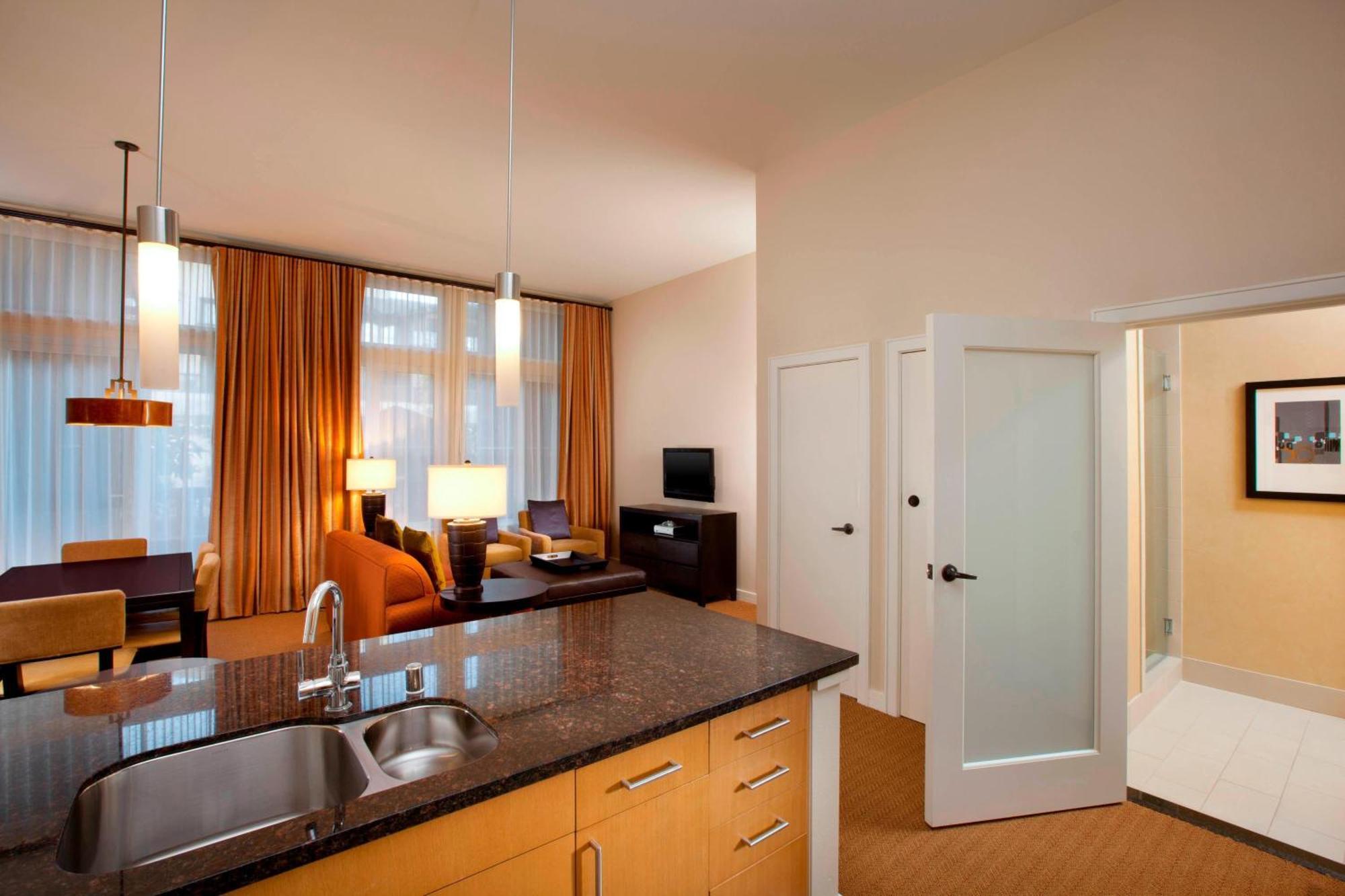 Premium Suite, 1 King, Sofa bed,1629397345:JPEG