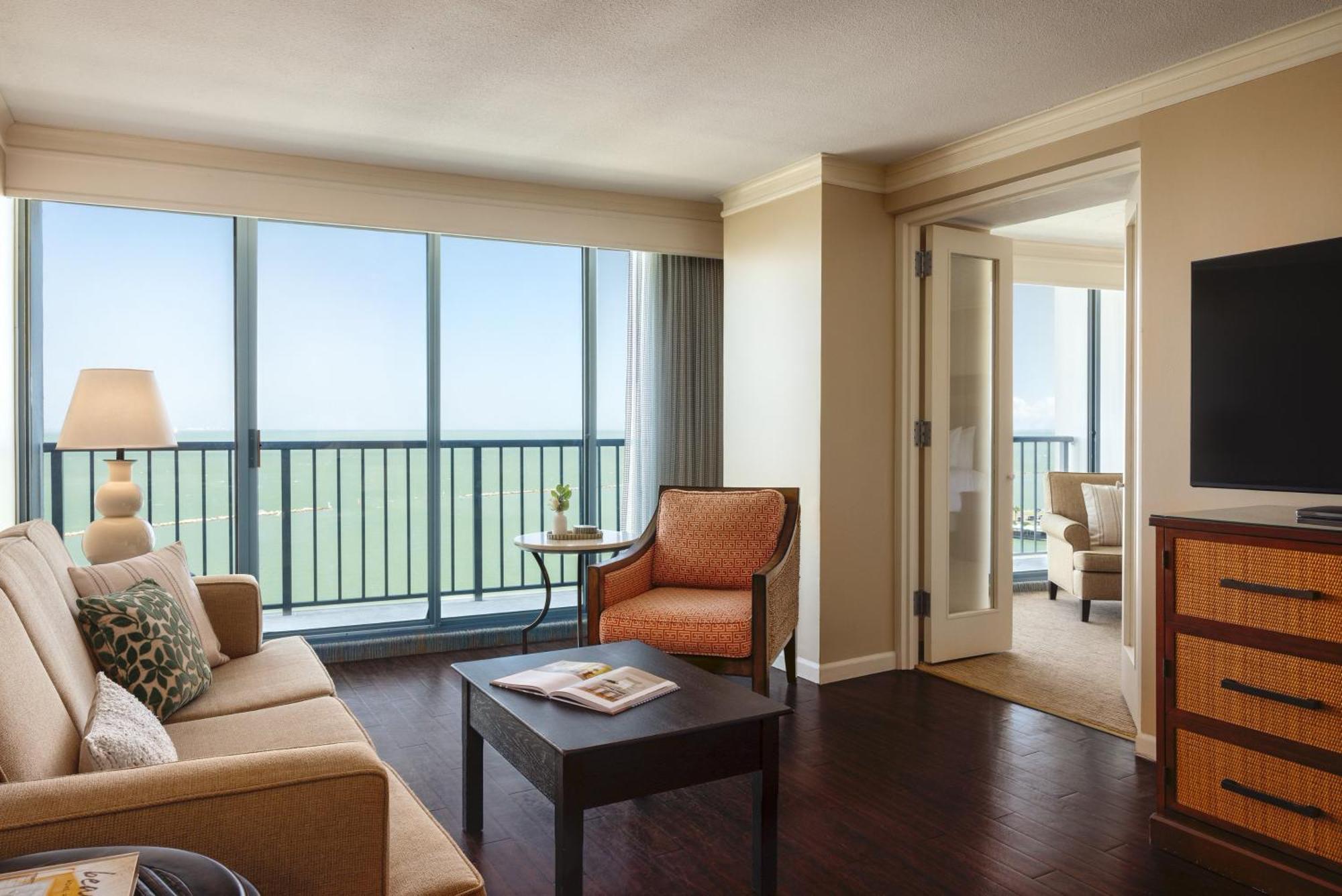 Bayfront Omni Suite - 1 King
