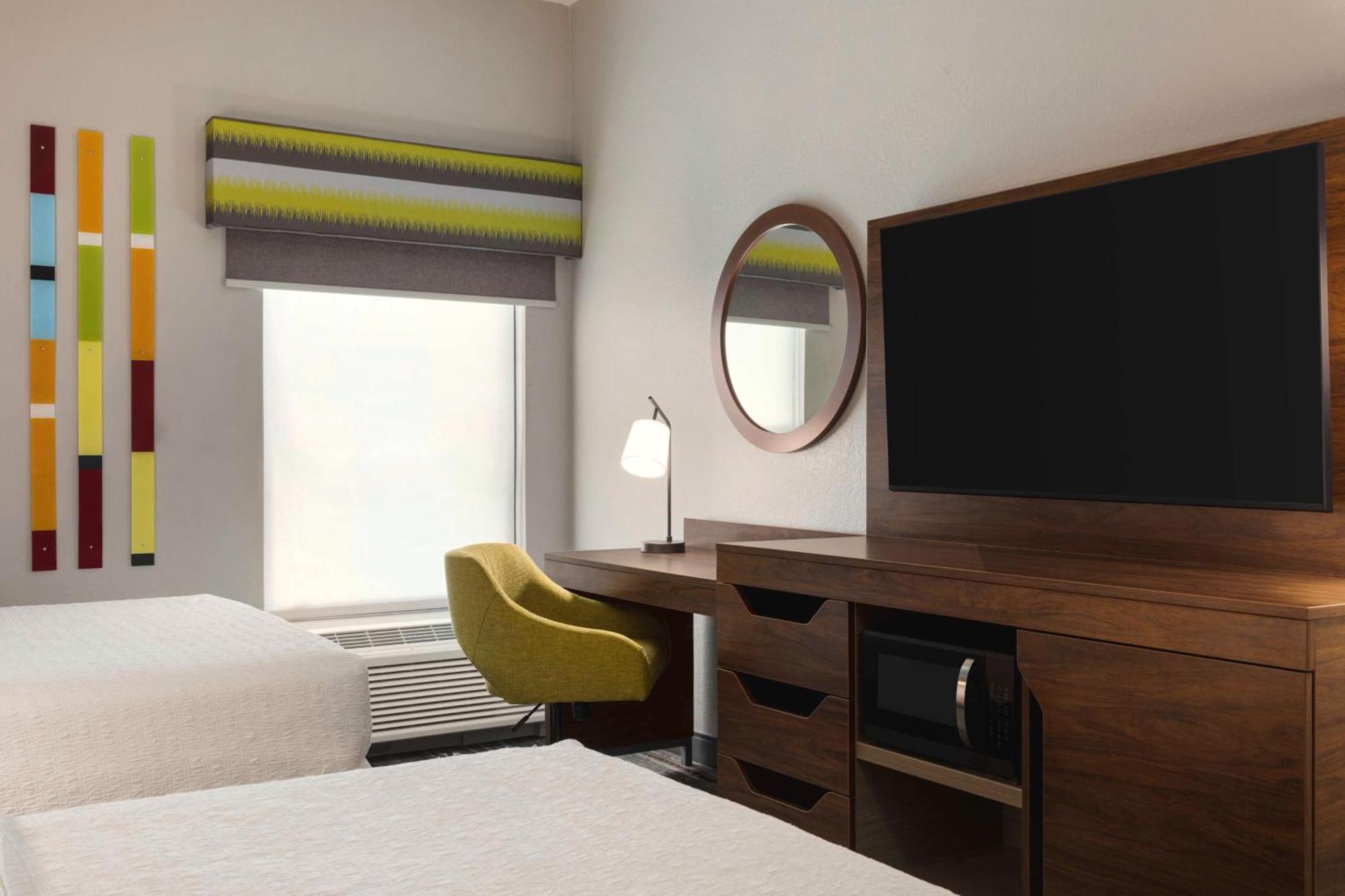 Queen Room with Two Queen Beds - Hearing Access