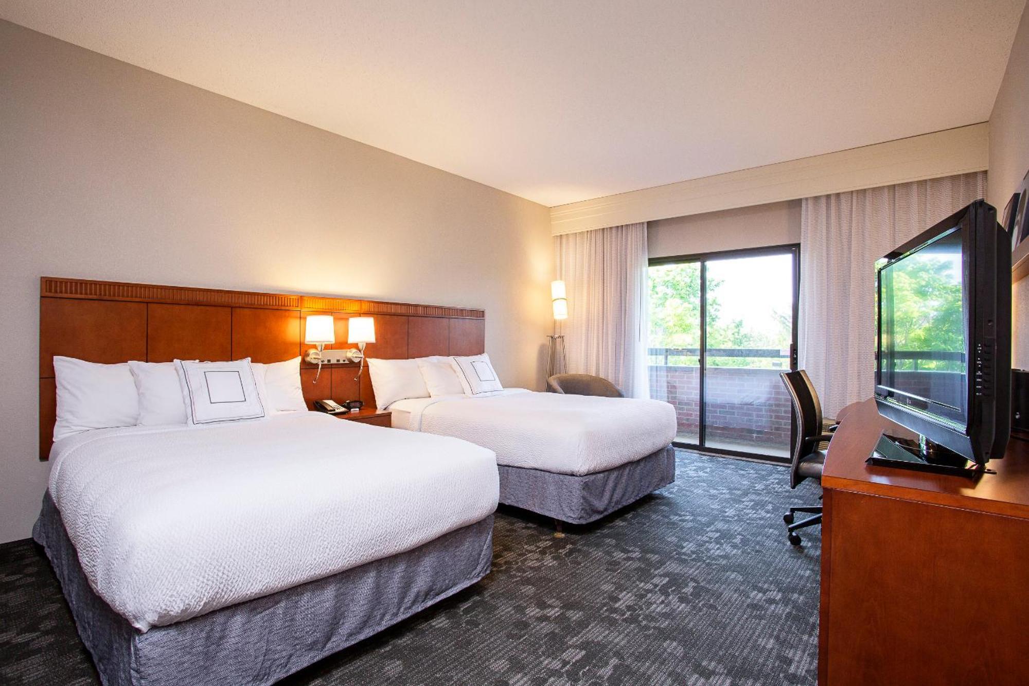 Double Room with Two Double Beds - Mobility and Hearing Accessible with Tub