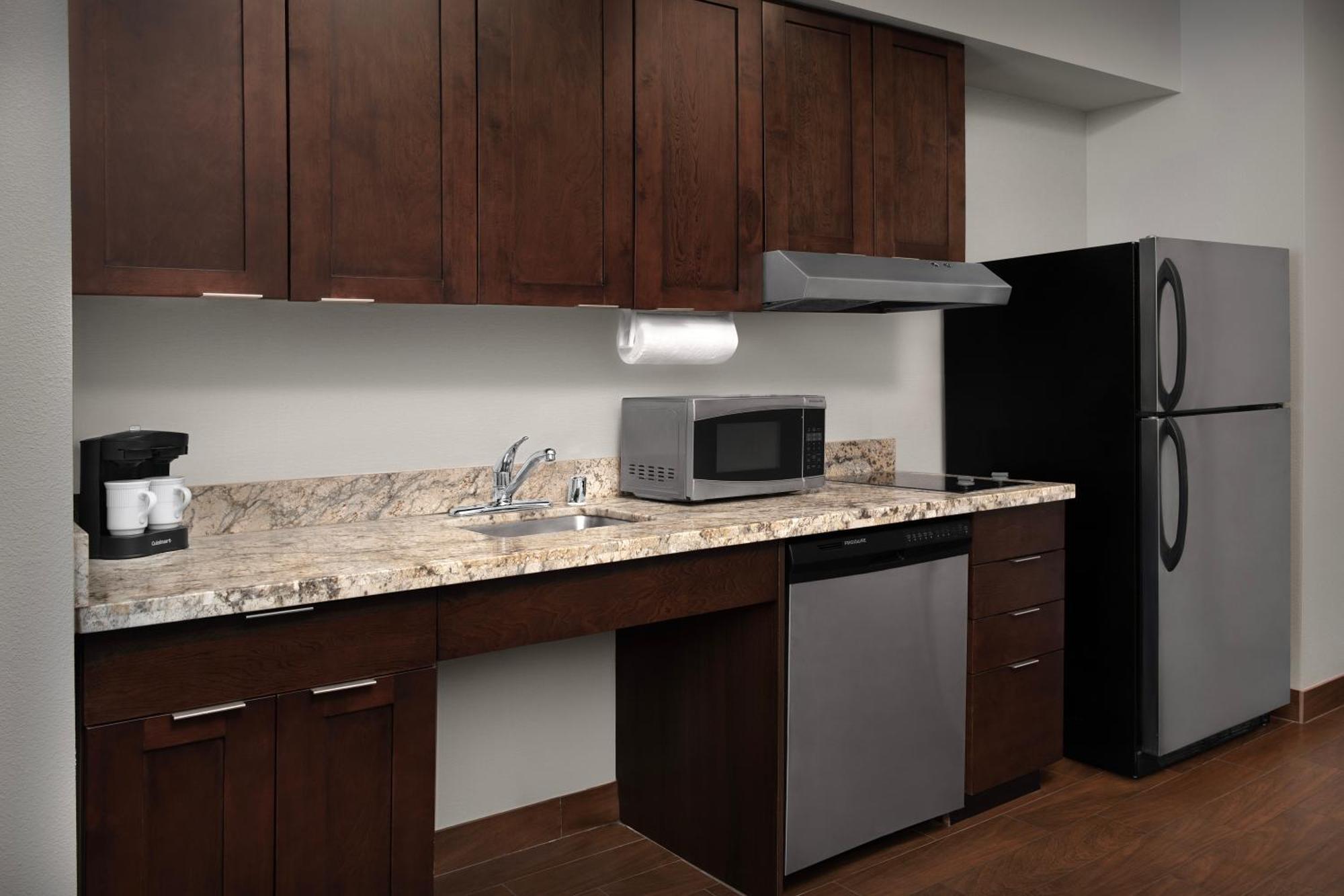 King Studio with Roll-In Shower and Kitchen - Mobility Accessible
