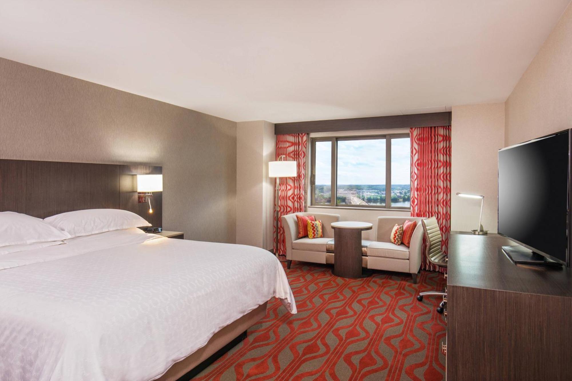 Club level, Guest room, 1 King,1630875872:JPEG