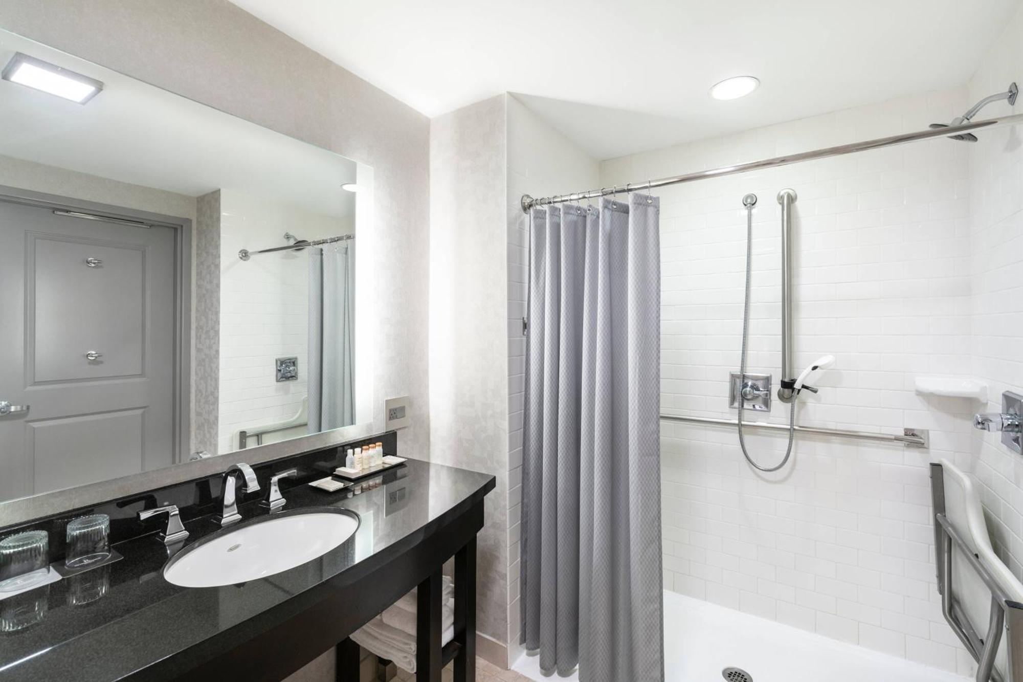 Deluxe King Room,1631554857:JPEG