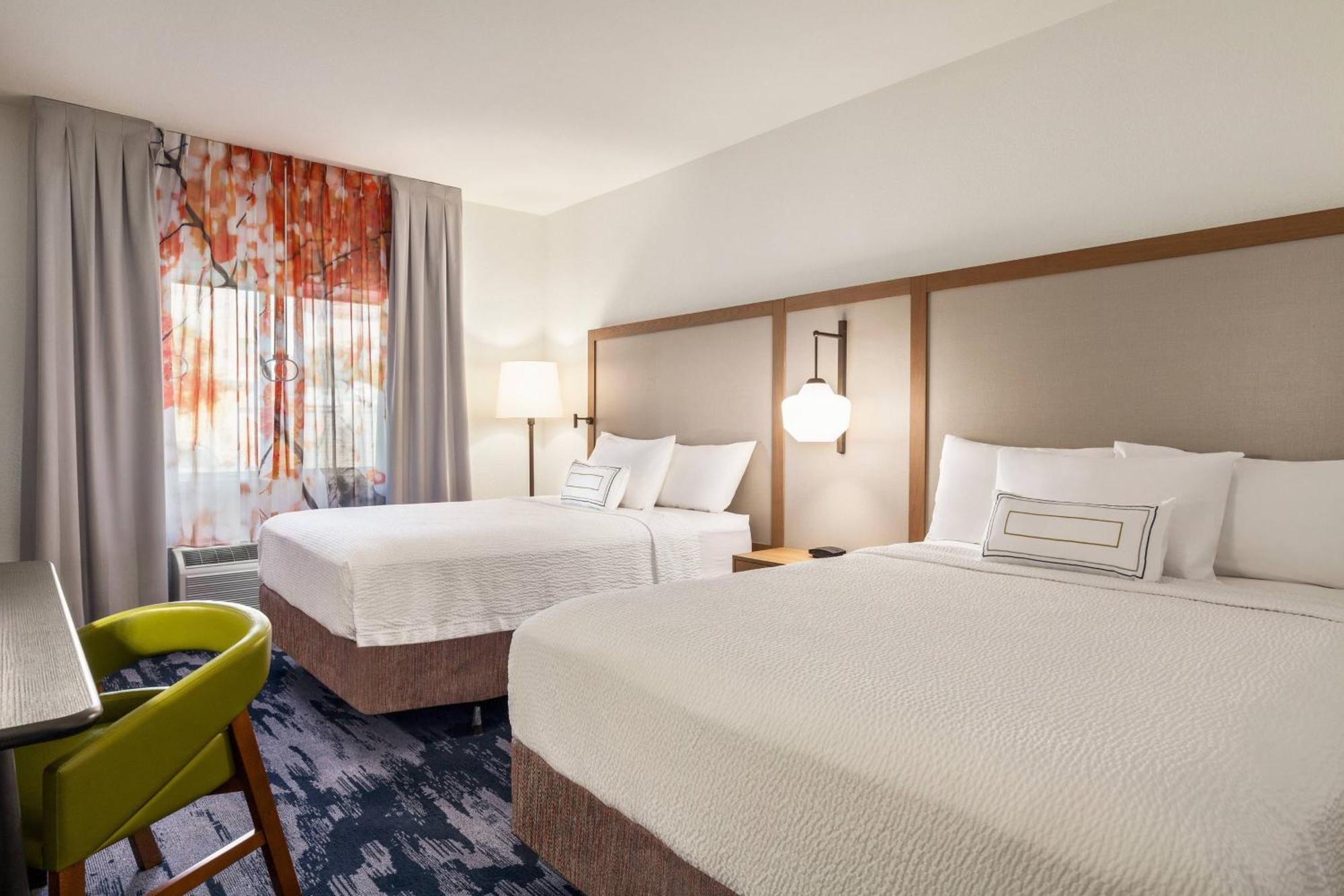 Queen Room with Two Queen Beds and Bathtub - Mobility Access