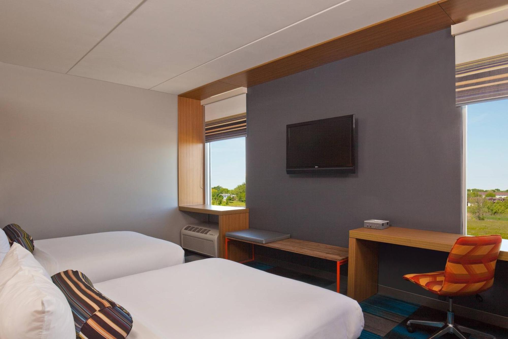 Queen Room with Two Queen Beds with Roll-In Shower - Mobility Accessible,1631561370:JPEG