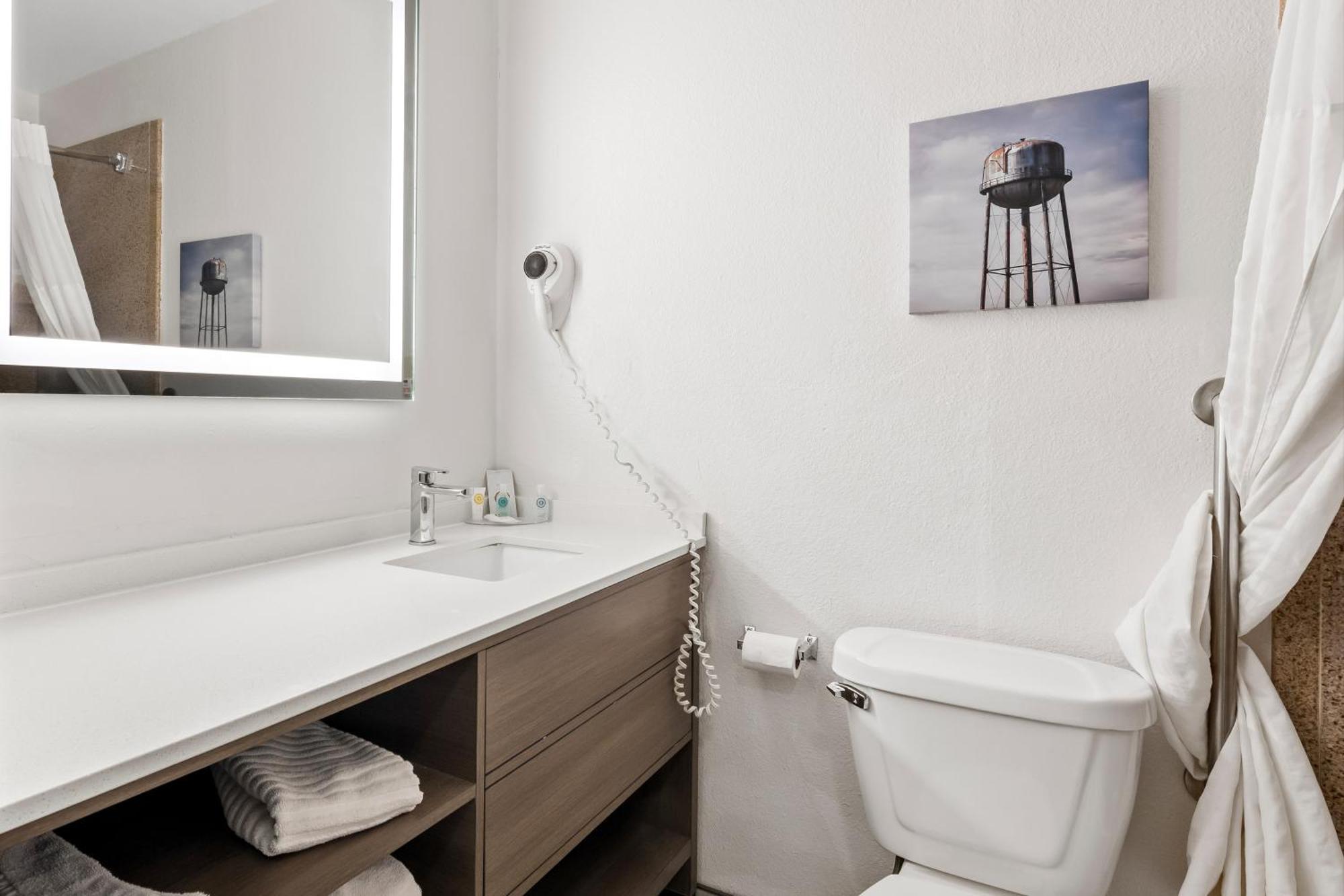 Standard King Room - Non-Smoking