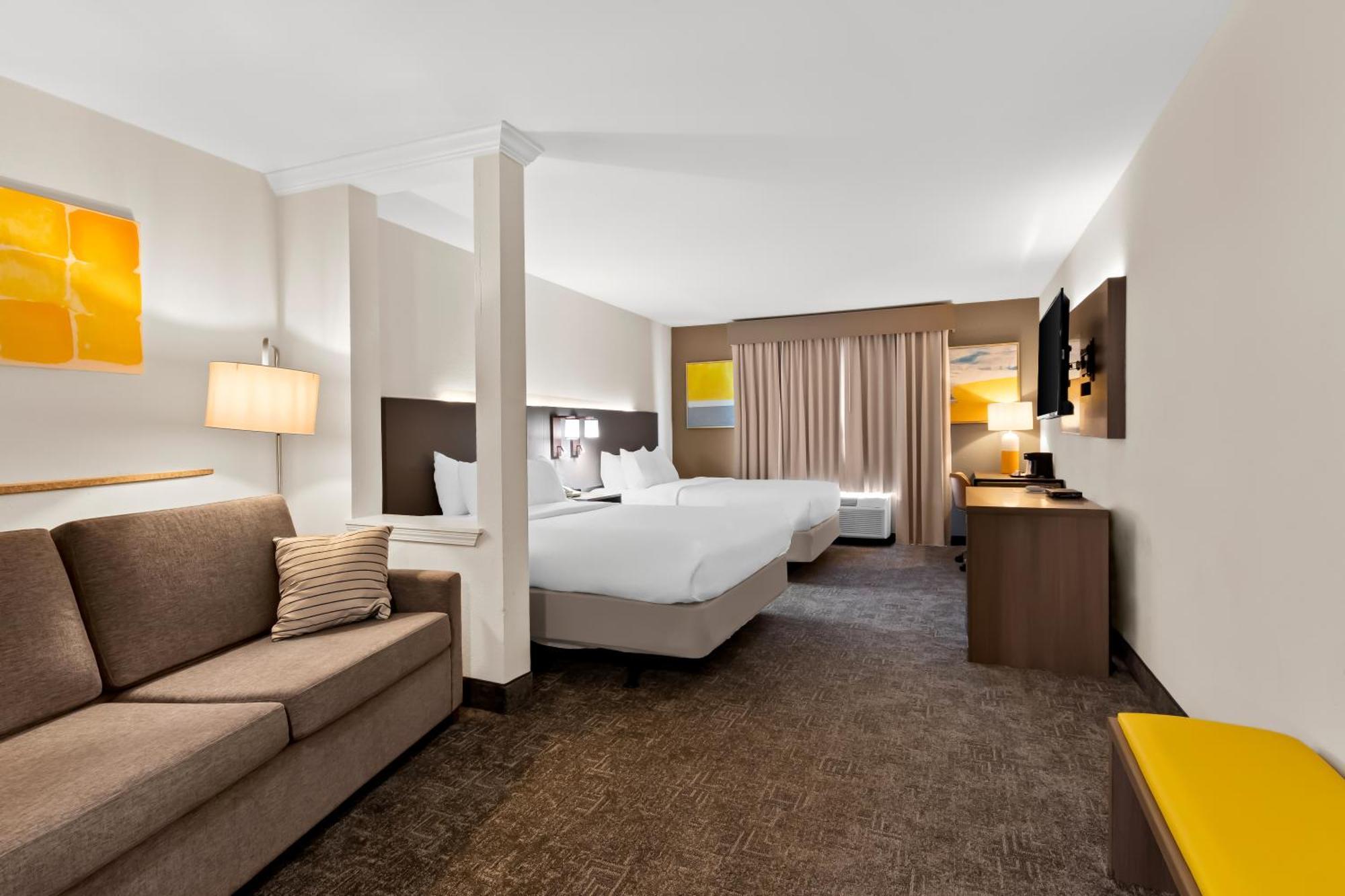 Queen Suite with Two Queen Beds - Non-Smoking