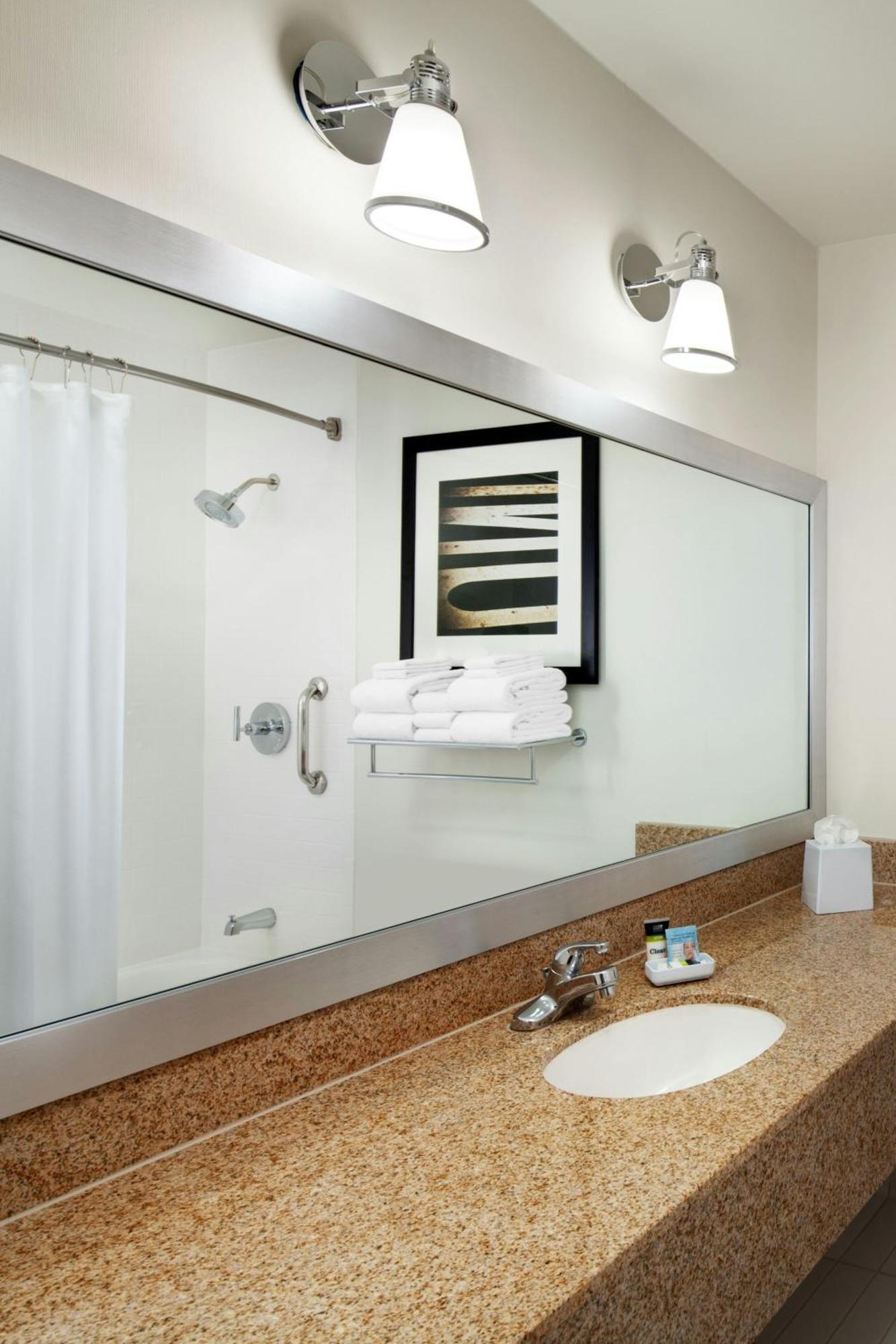 Queen Room with Two Queen Beds - Non-Smoking,1705832105:JPEG