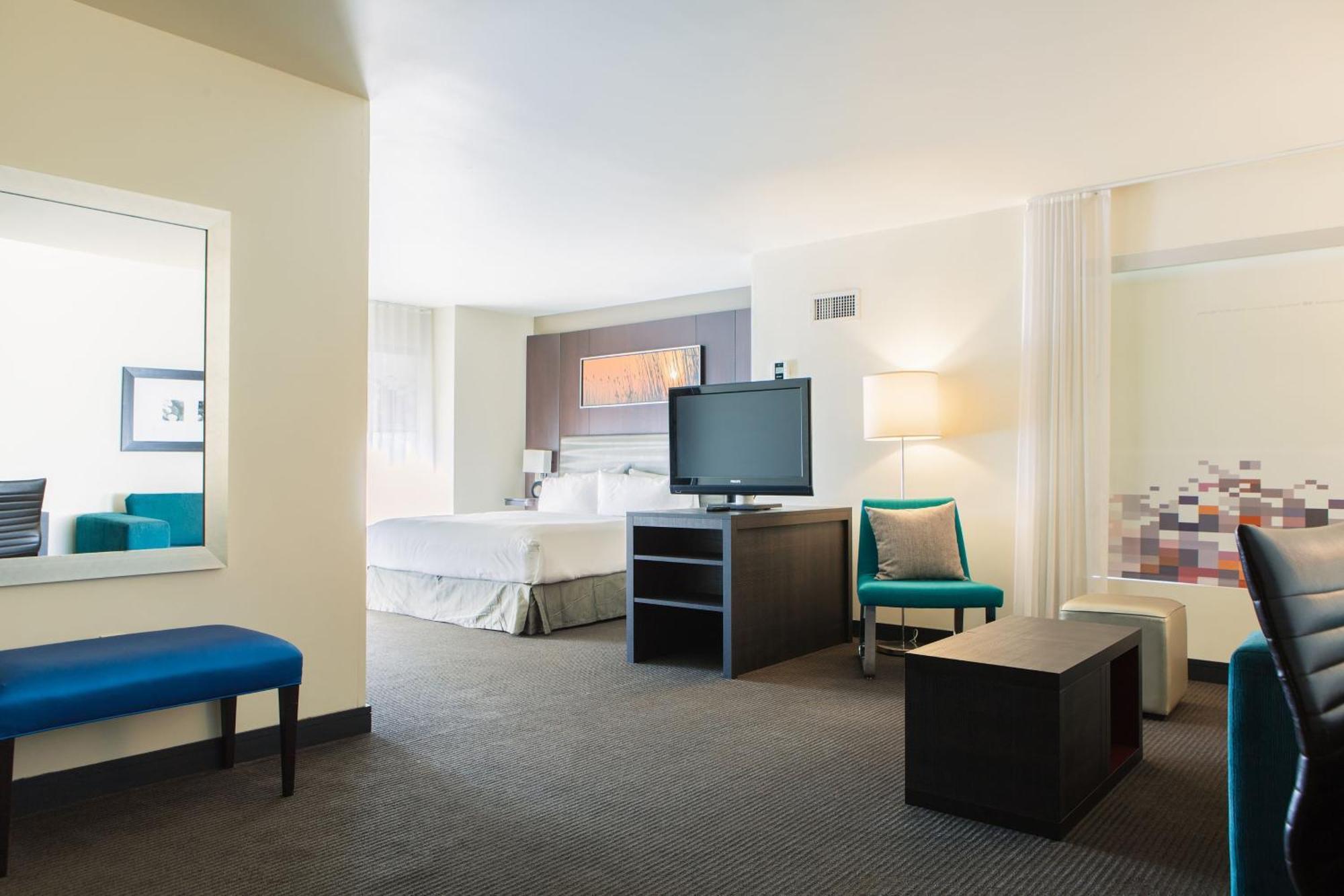 Aloft King Suite with Sofa Bed