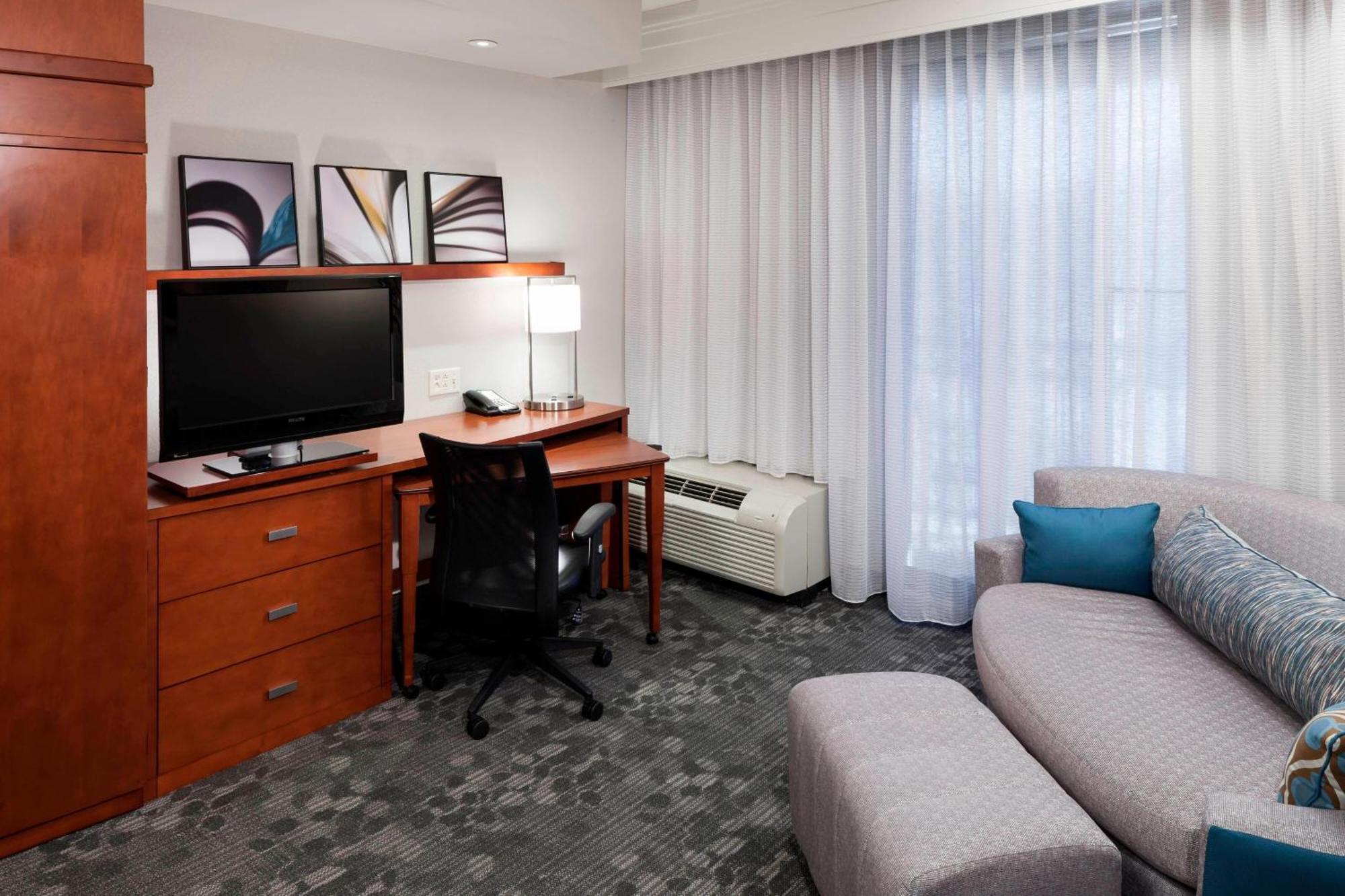 King Room with Bathtub and Sofa Bed - Mobility Access