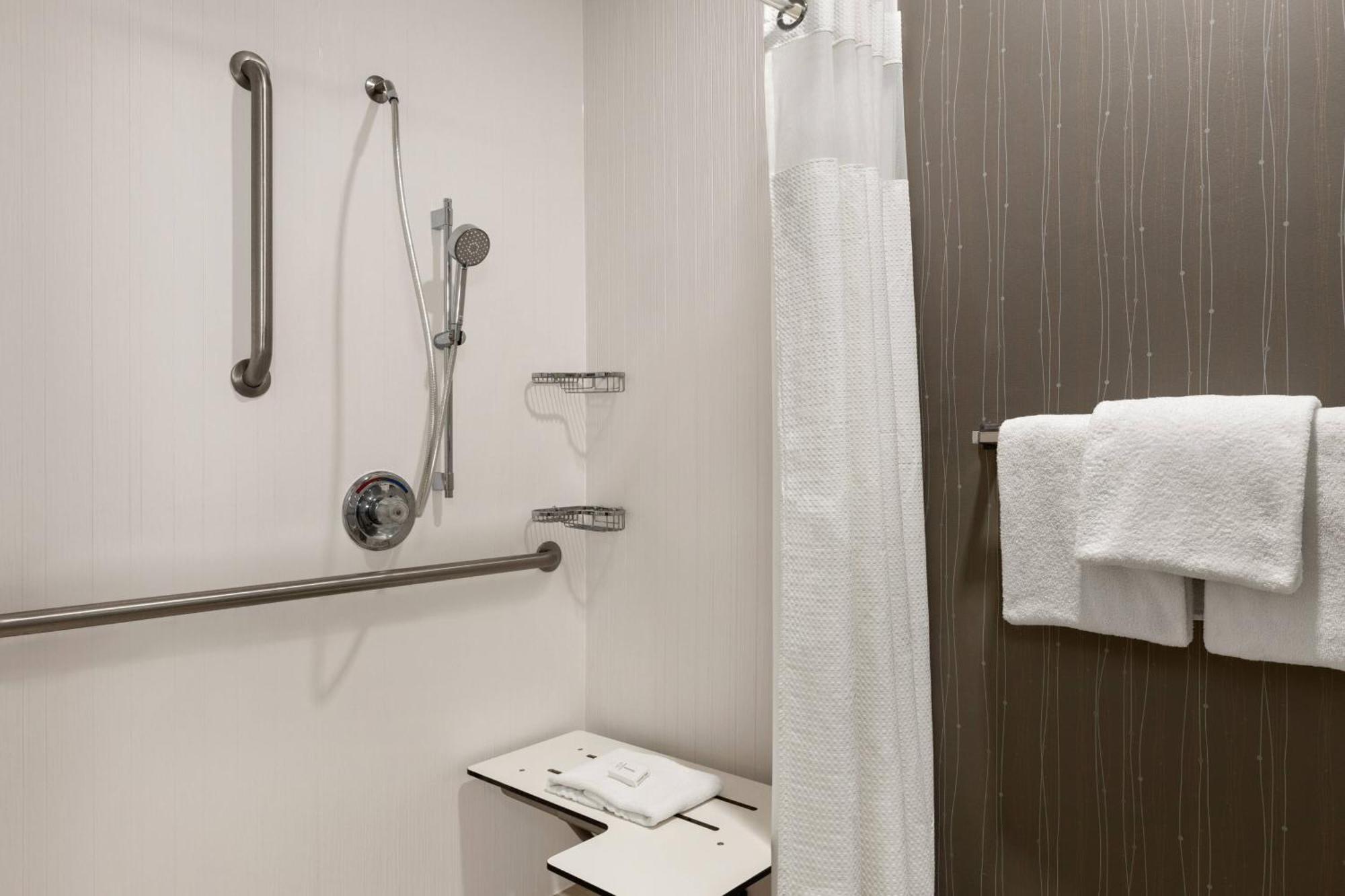 King Room with Adapted Tub - Mobility and Hearing Accessible