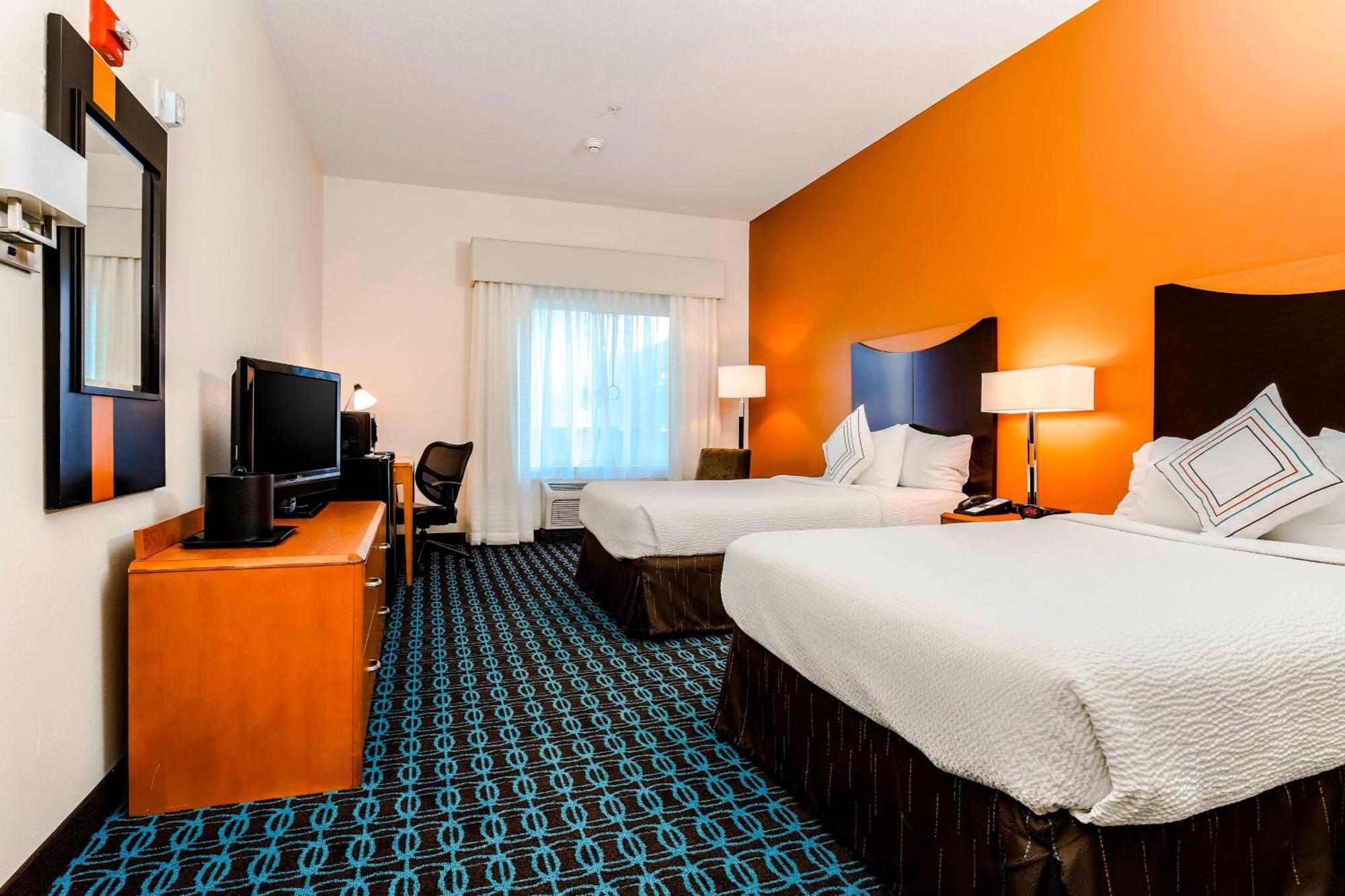 Double Room with Two Double Beds and Bathtub - Mobility Access/Hearing Accessible