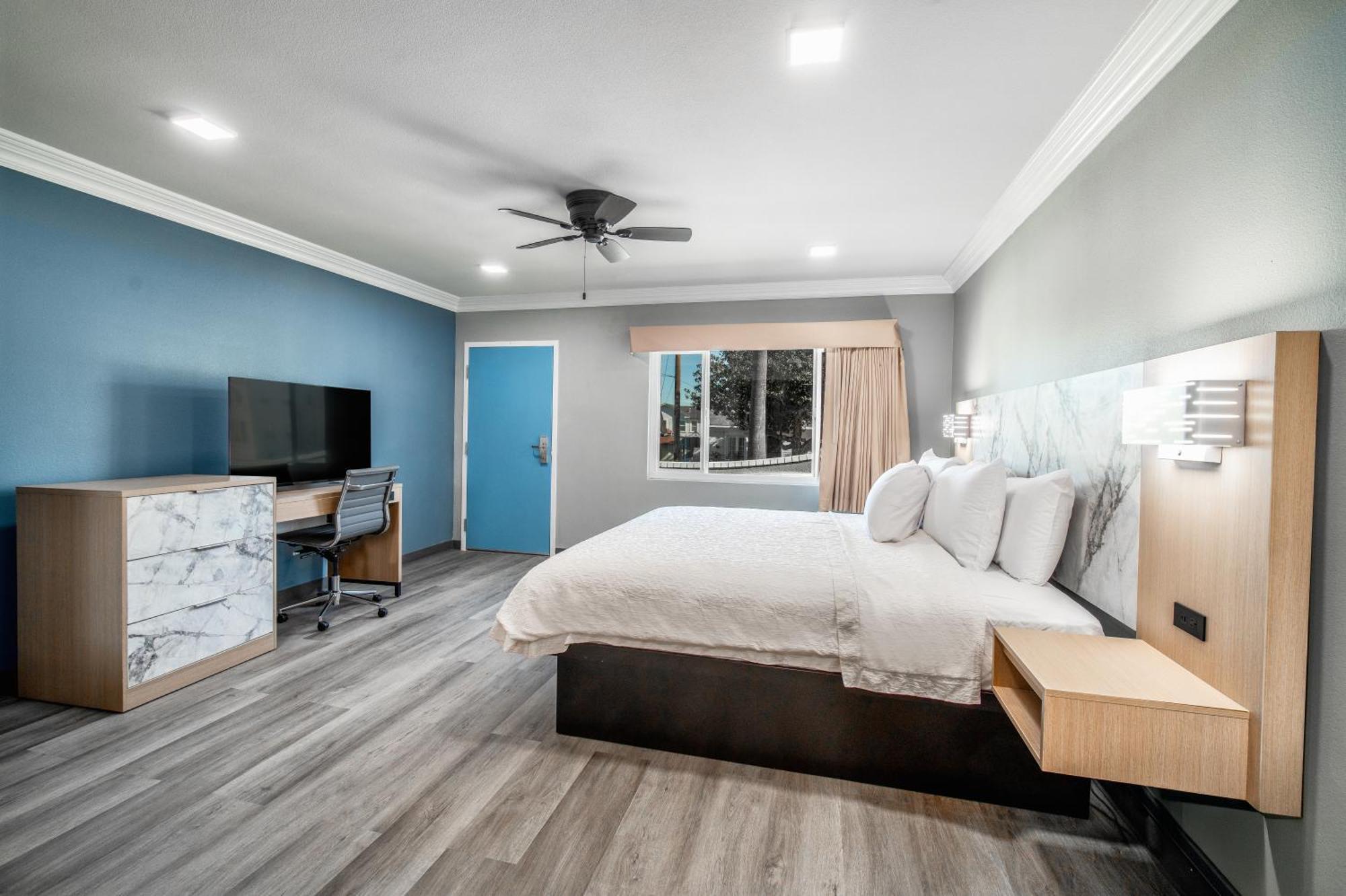 Deluxe King Suite