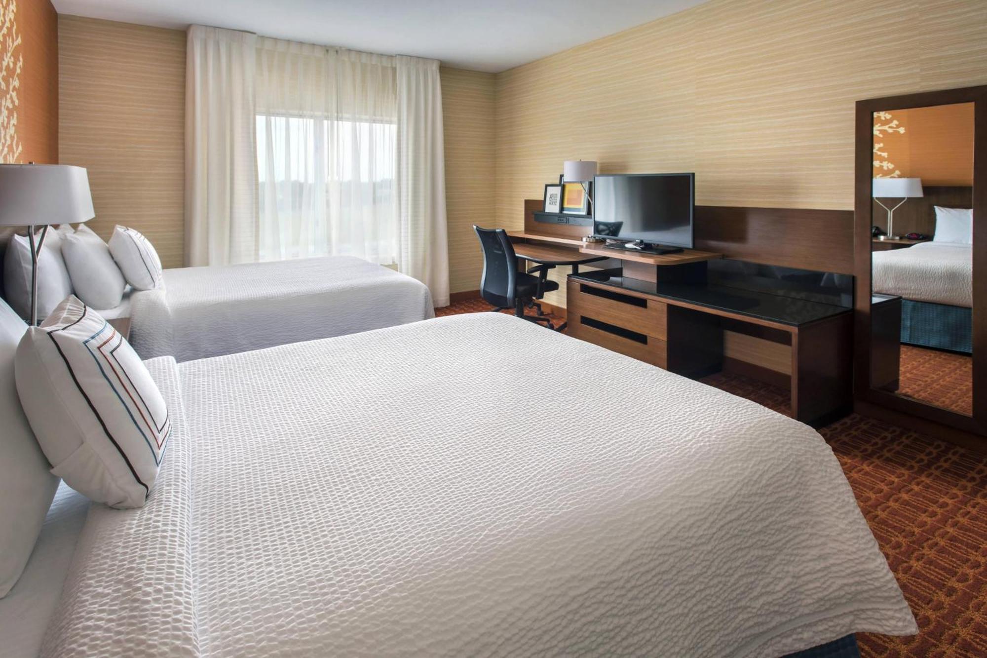 Queen Room with Two Queen Beds and Street View - Hearing Accessible