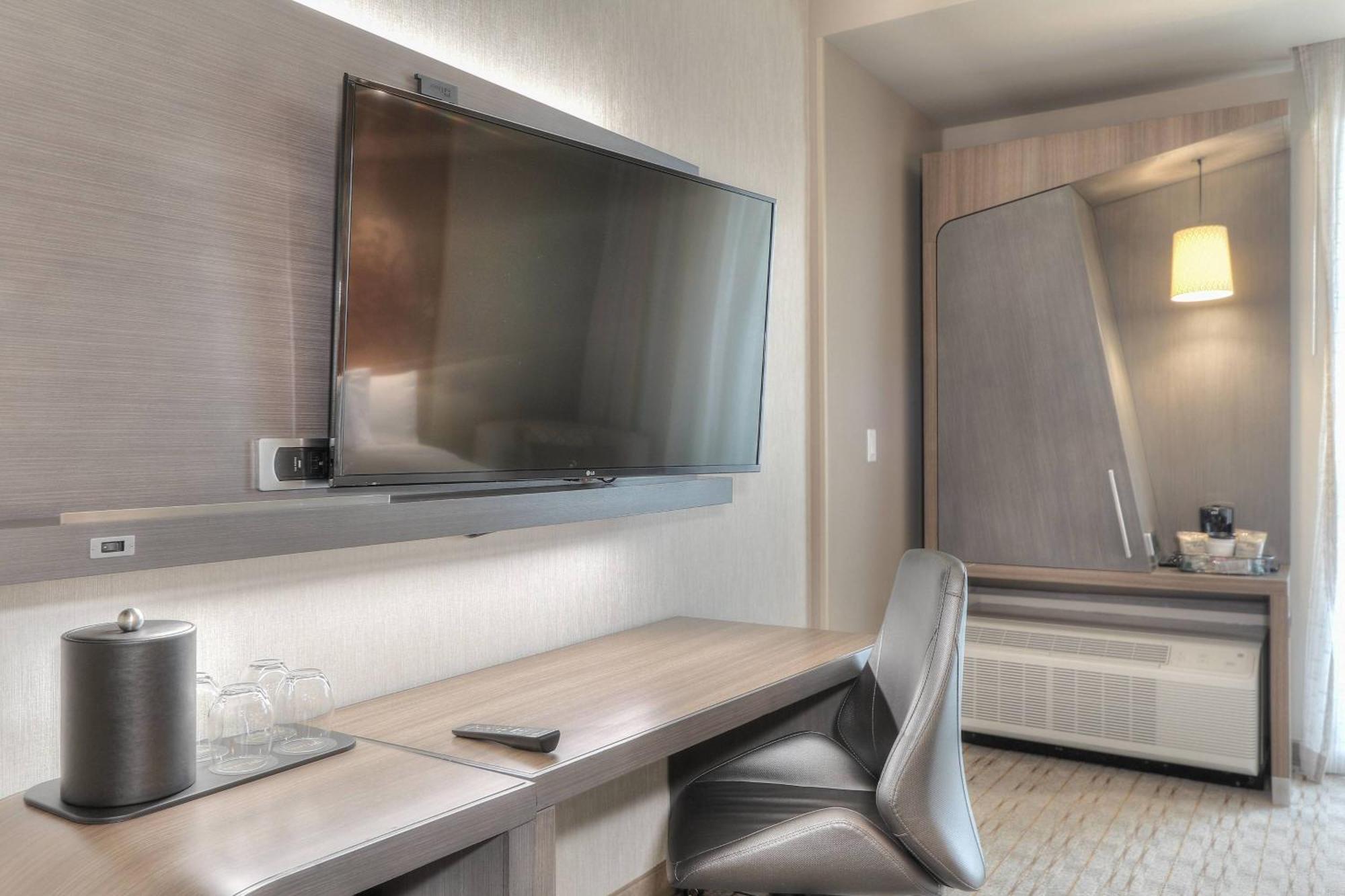 2 Queen, Mountain View, Balcony,1632281807:JPEG