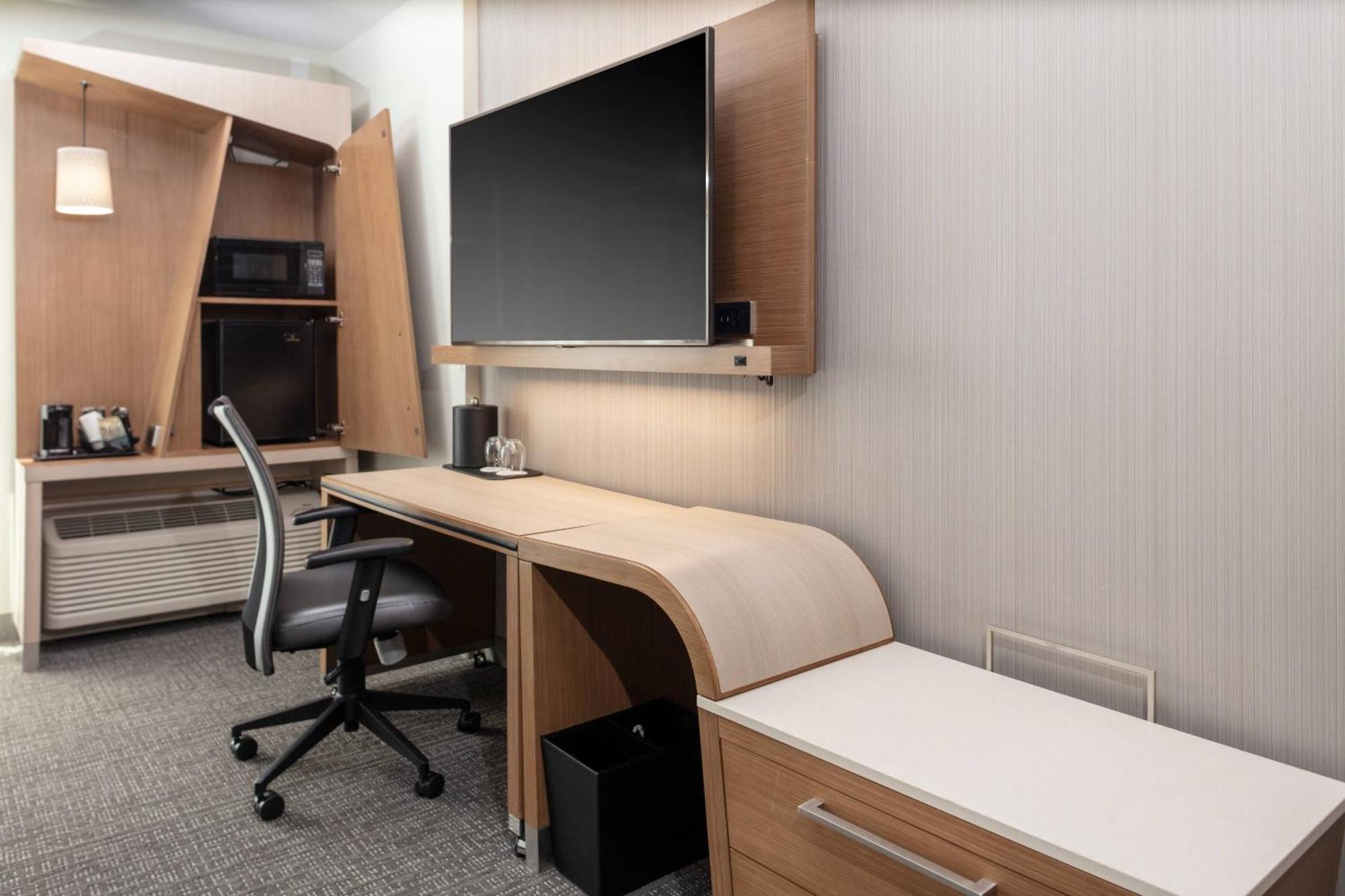 King Room with Roll-In Shower and Sofa Bed - Mobility Access