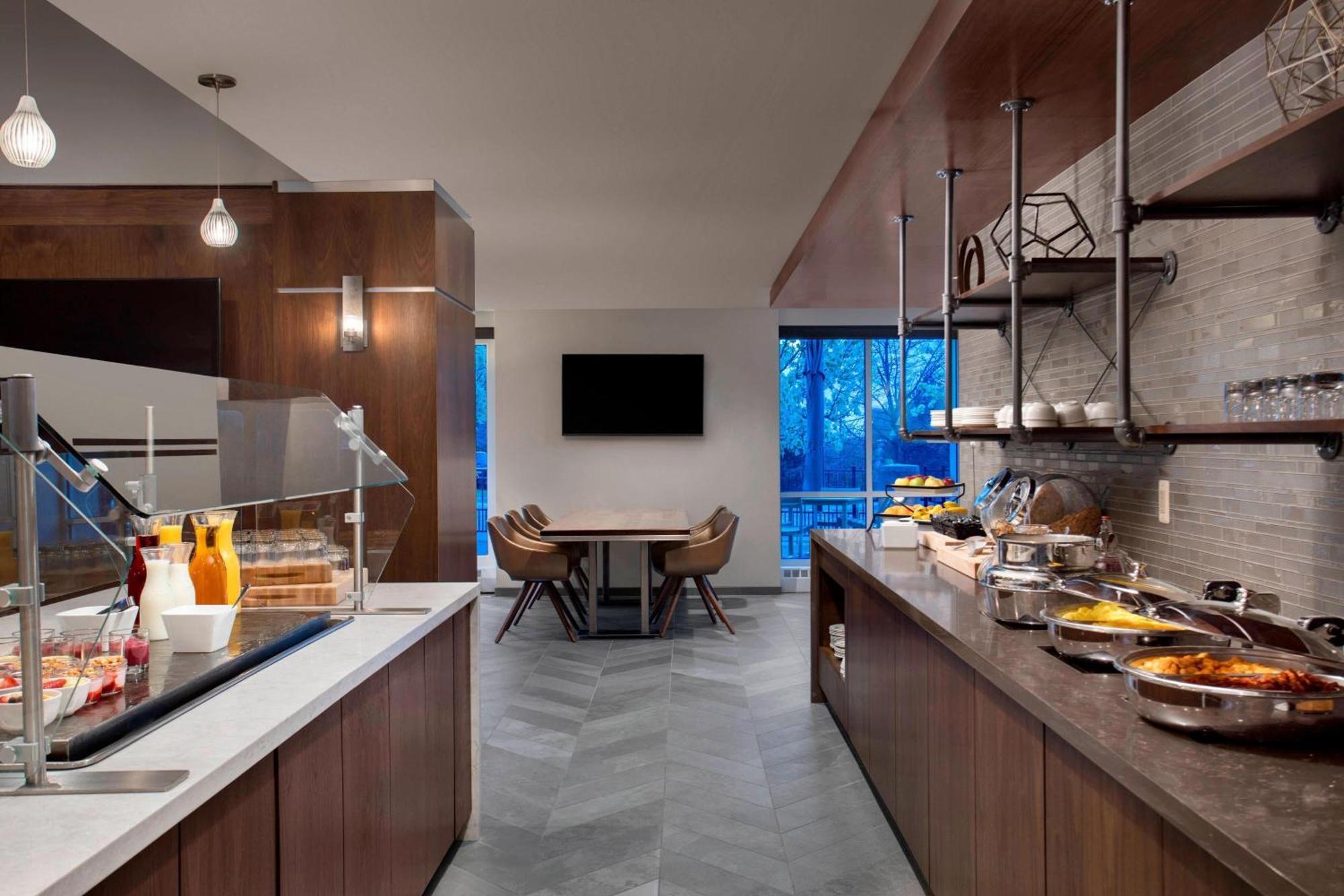 King or Double Room - Concierge Level,1632996321:JPEG