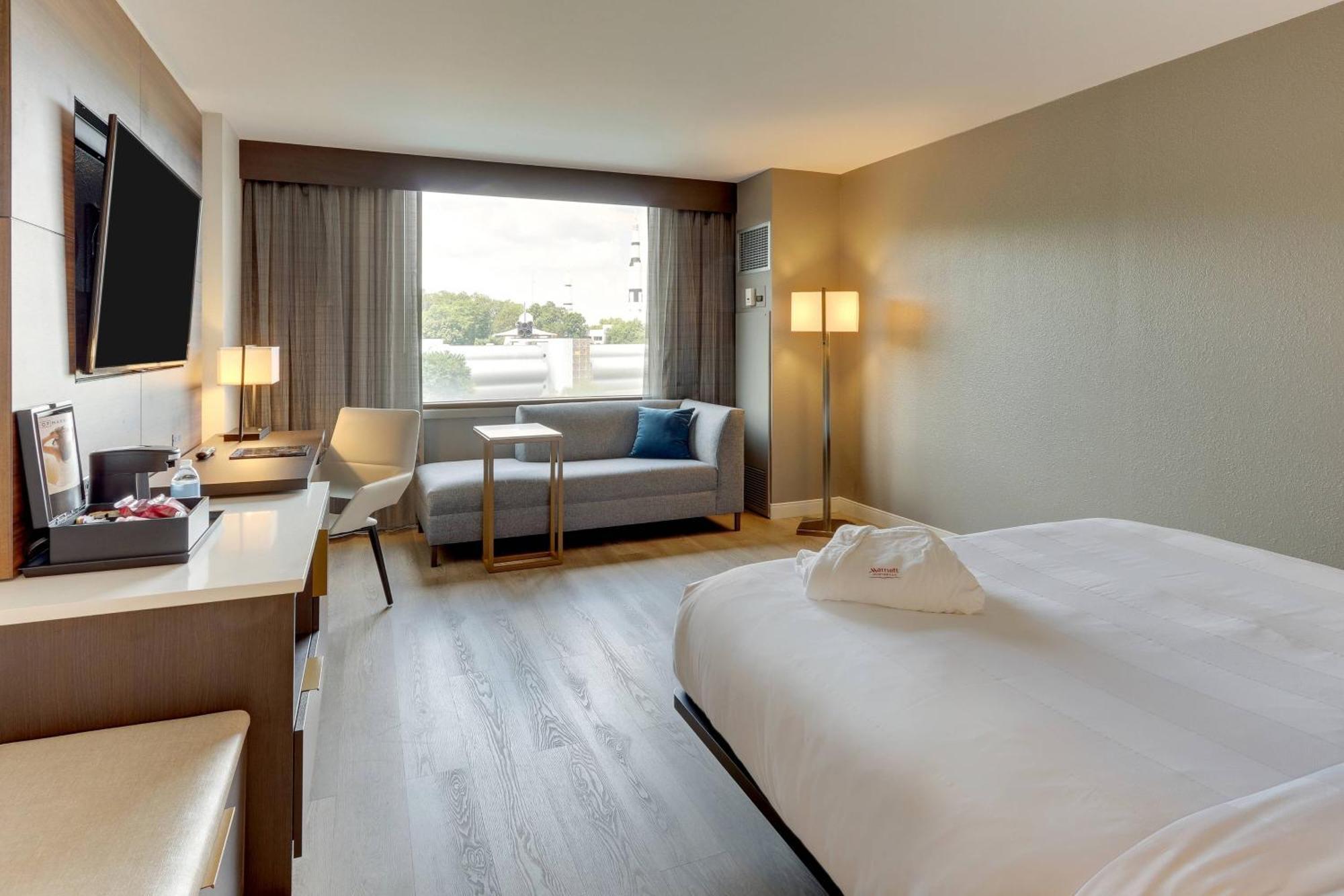 King Room with Rocket View