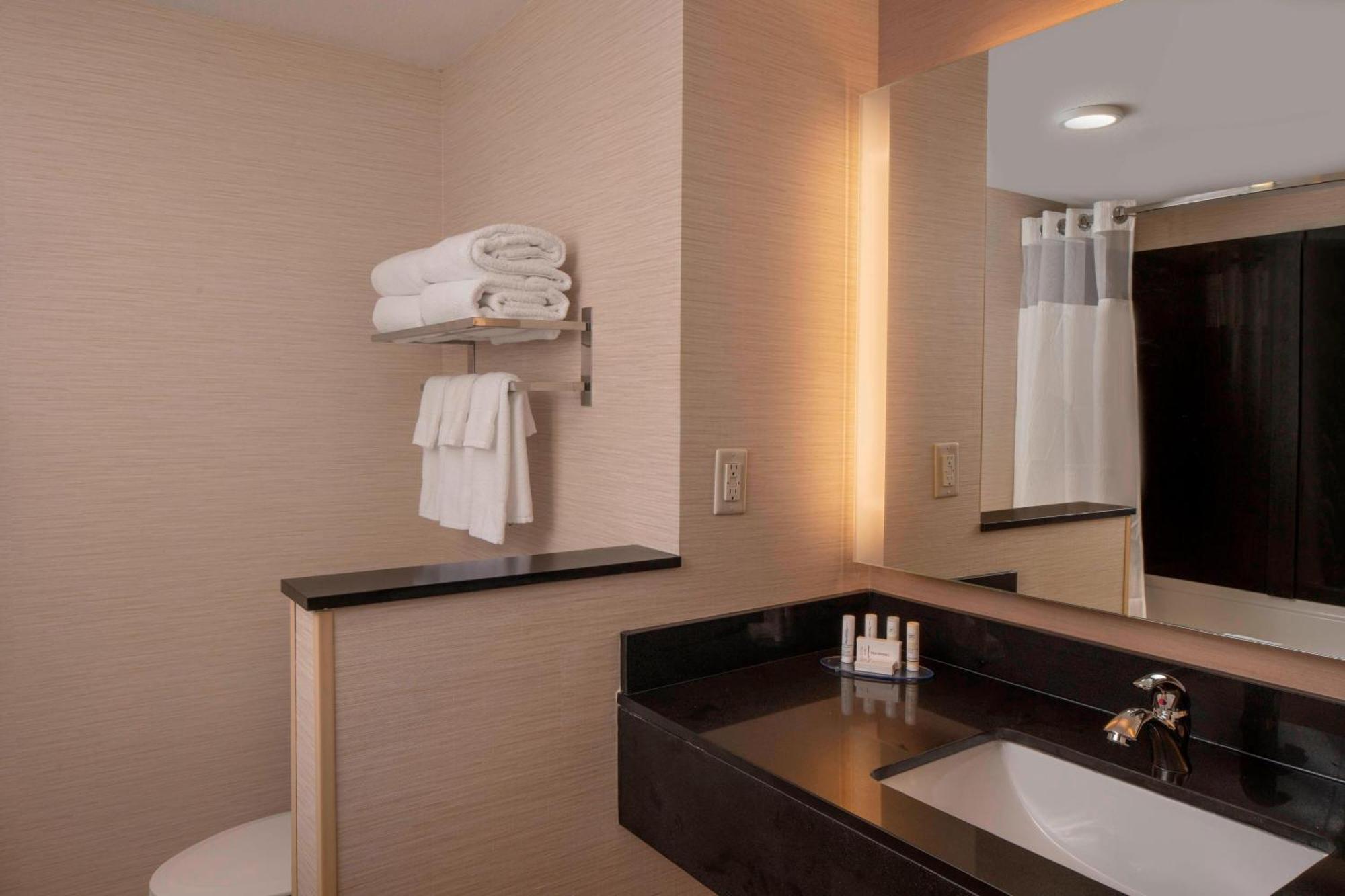 Queen Room with Two Queen Beds and Roll-In Shower - Mobility Access/Hearing Accessible