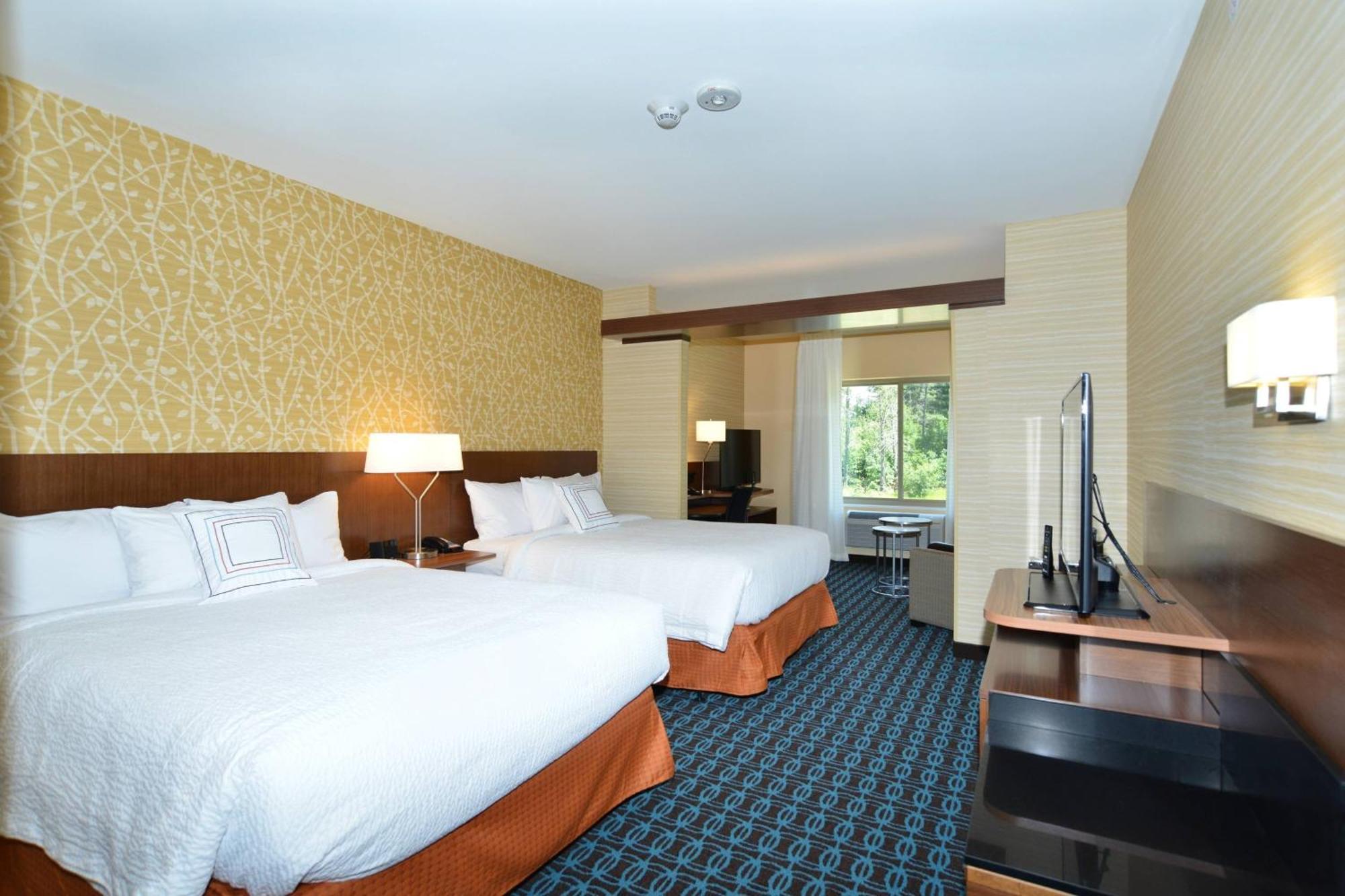 Suite, 2 Queen, Sofa bed