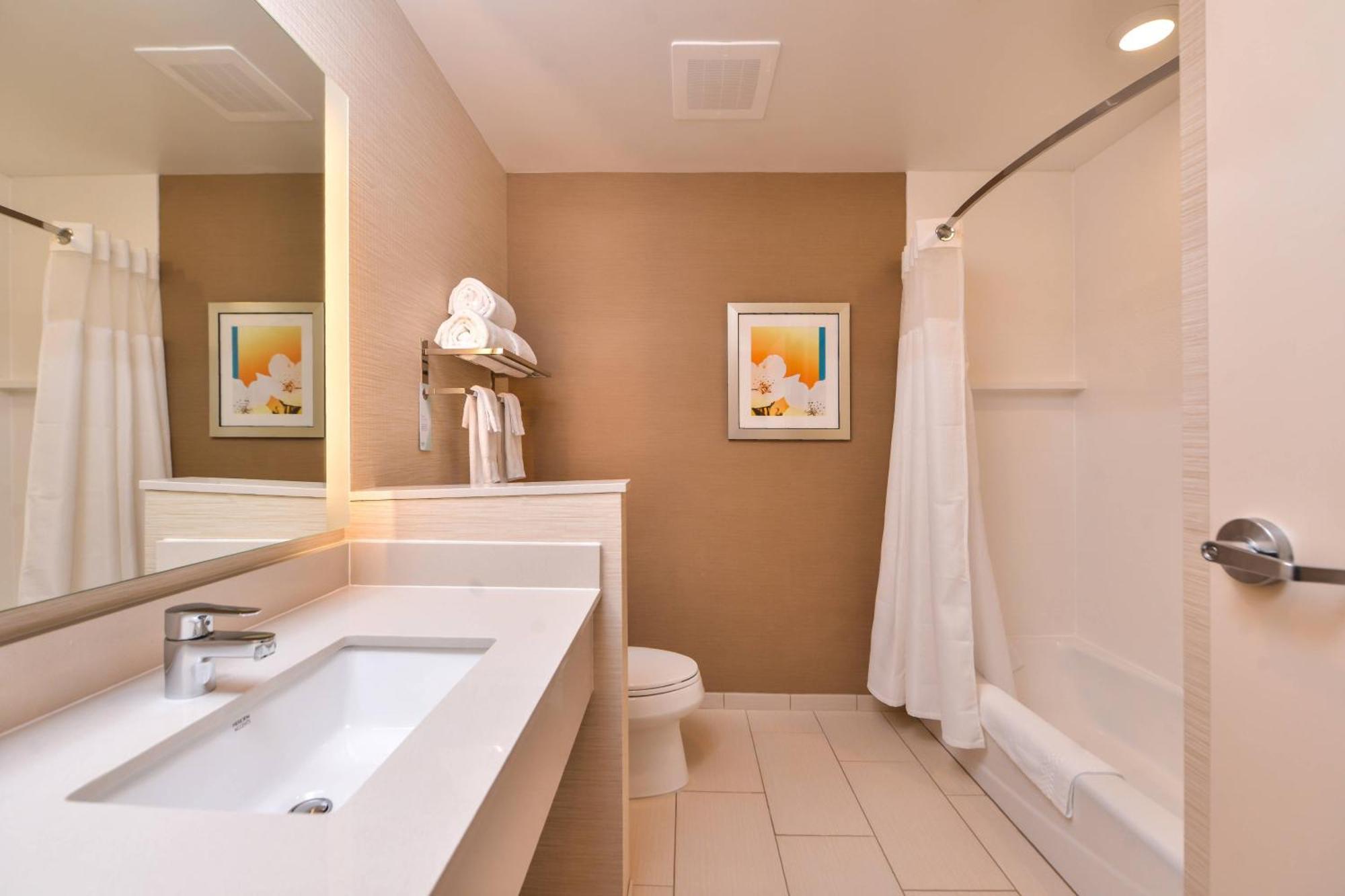 Queen Room with Two Queen Beds - Hearing Accessible