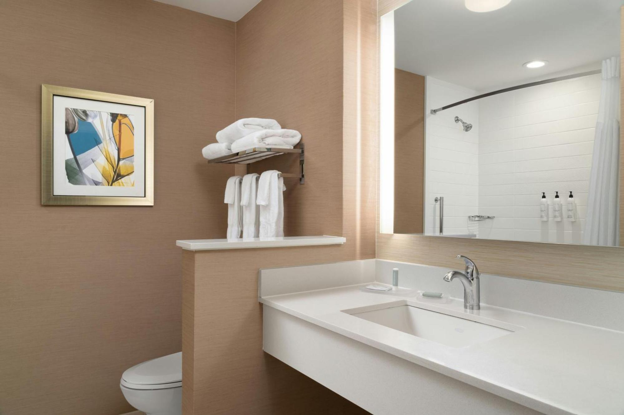 Queen Room with Two Queen Beds - Hearing Accessible