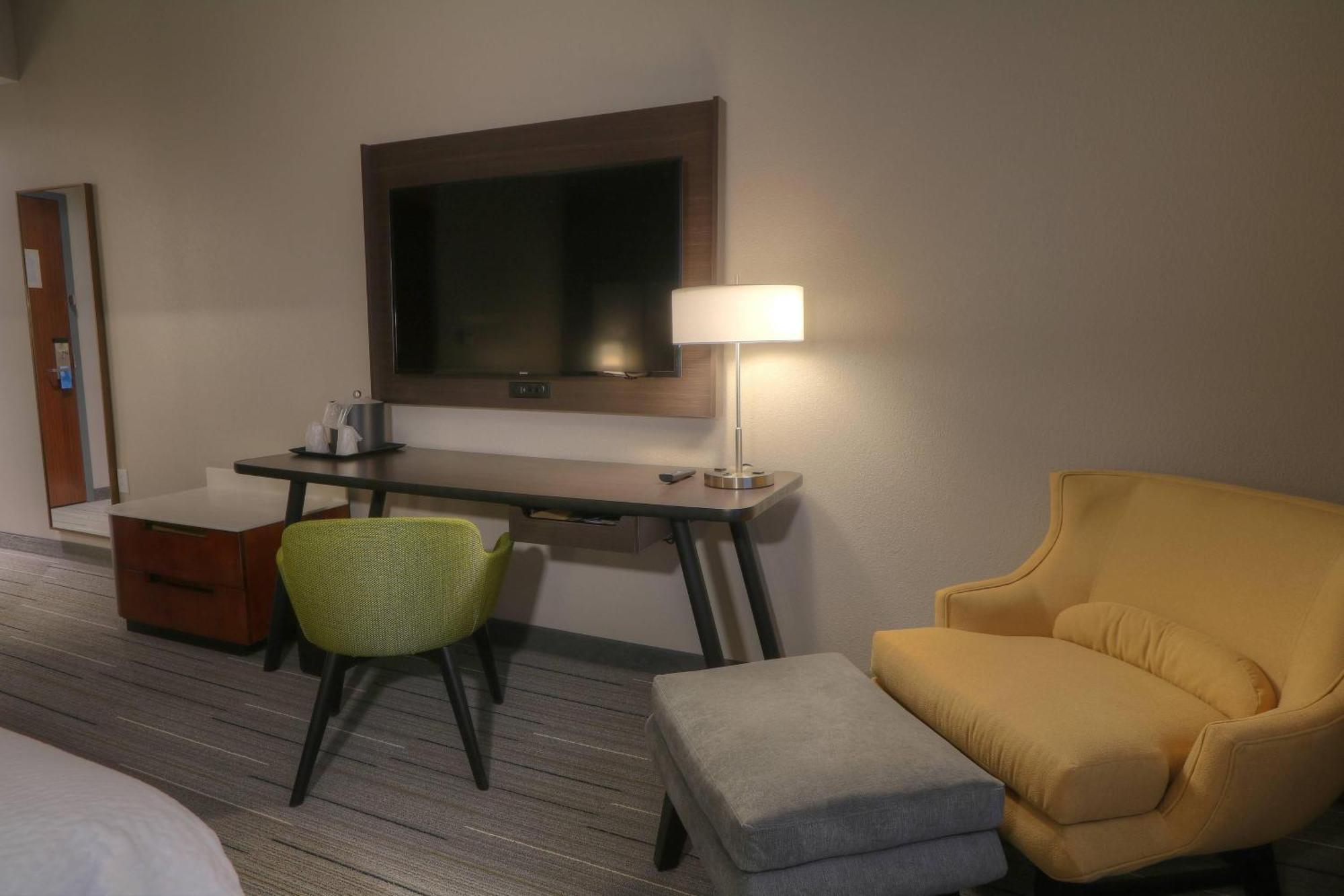 King Room with Roll-In Shower - Mobility Access/Communication Assistance,1633031122:JPEG