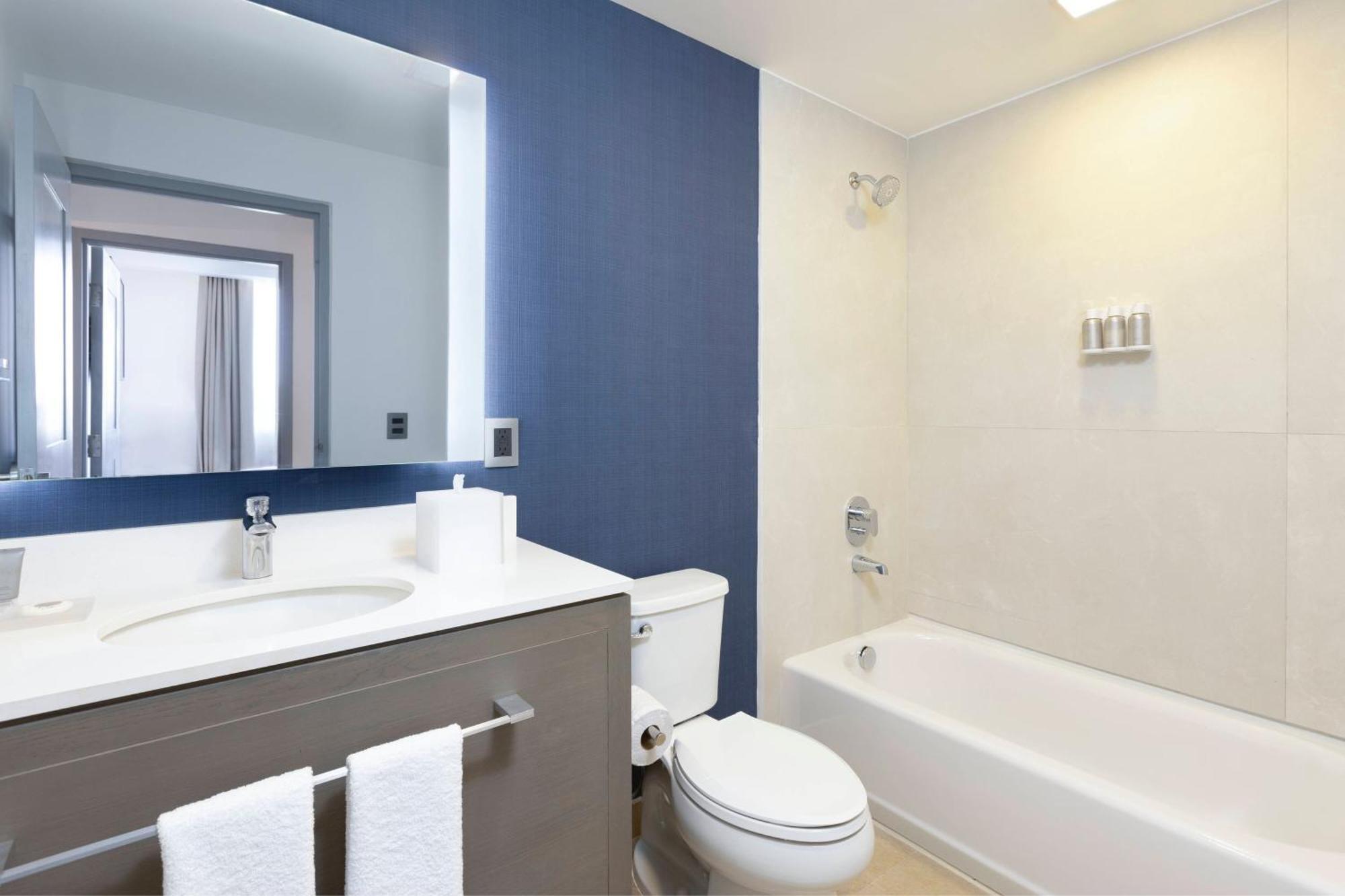 2 Bedroom Suite with Balcony
