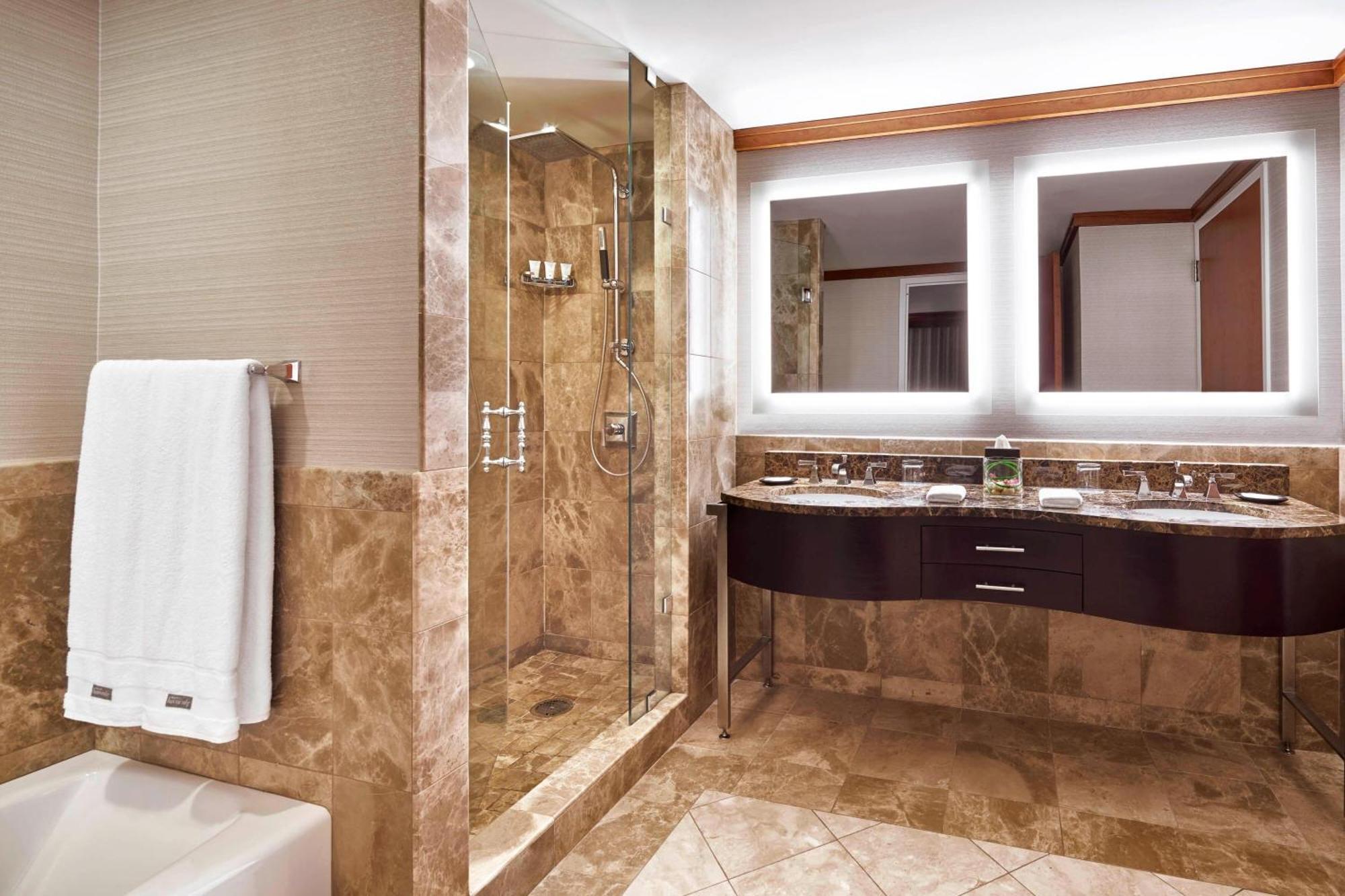 Top Floor, Presidential Suite, 1 King