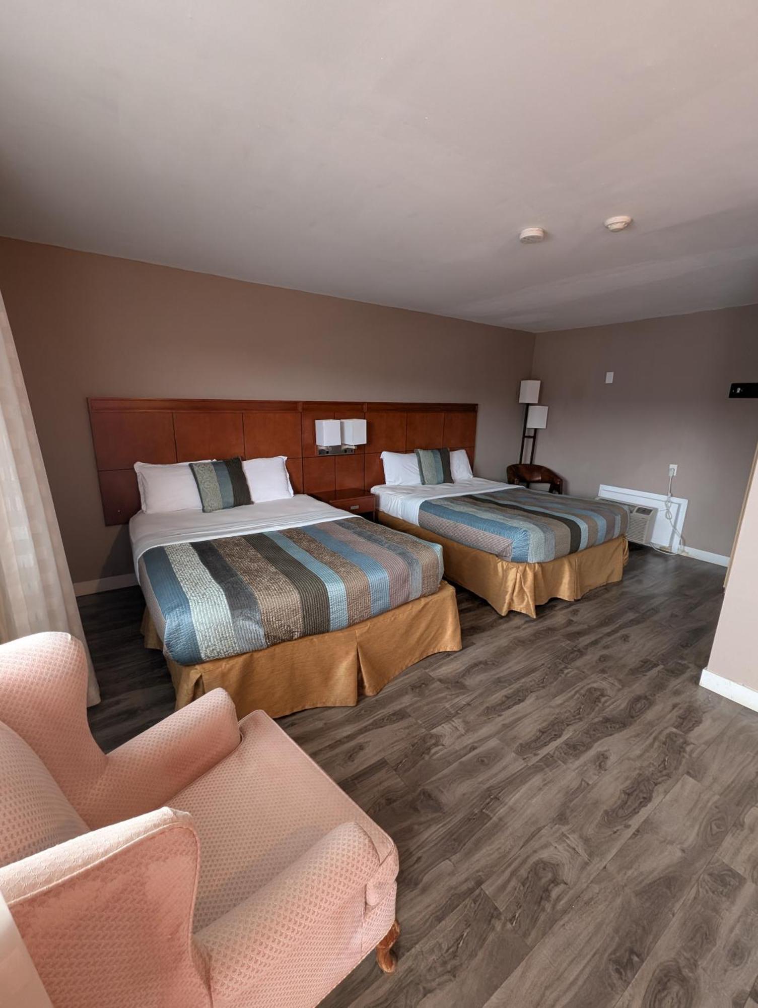 Queen Room with Two Queen Beds,1633700411:JPEG