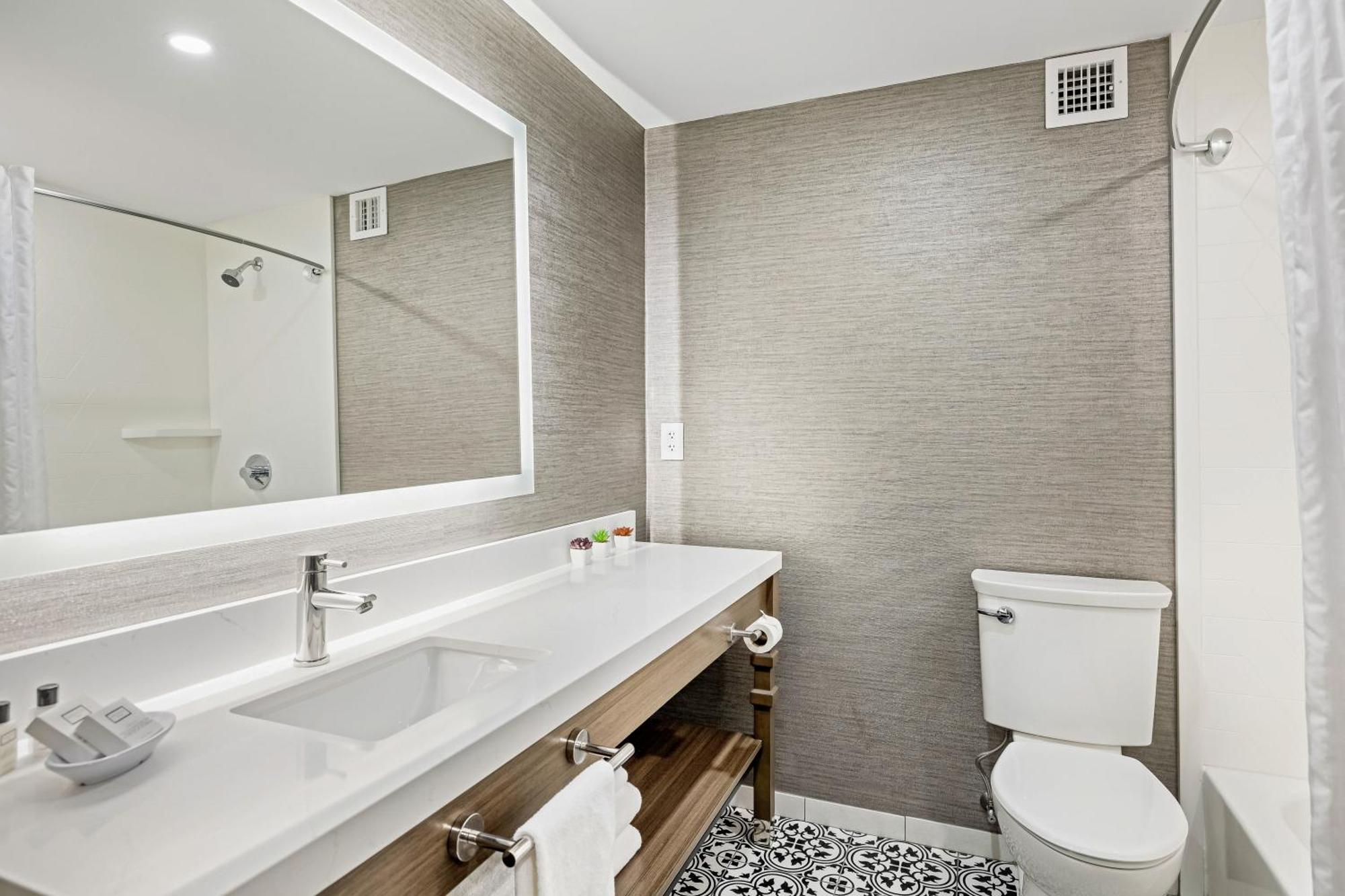 Non-Smoking Superior Room,1634400538:JPEG