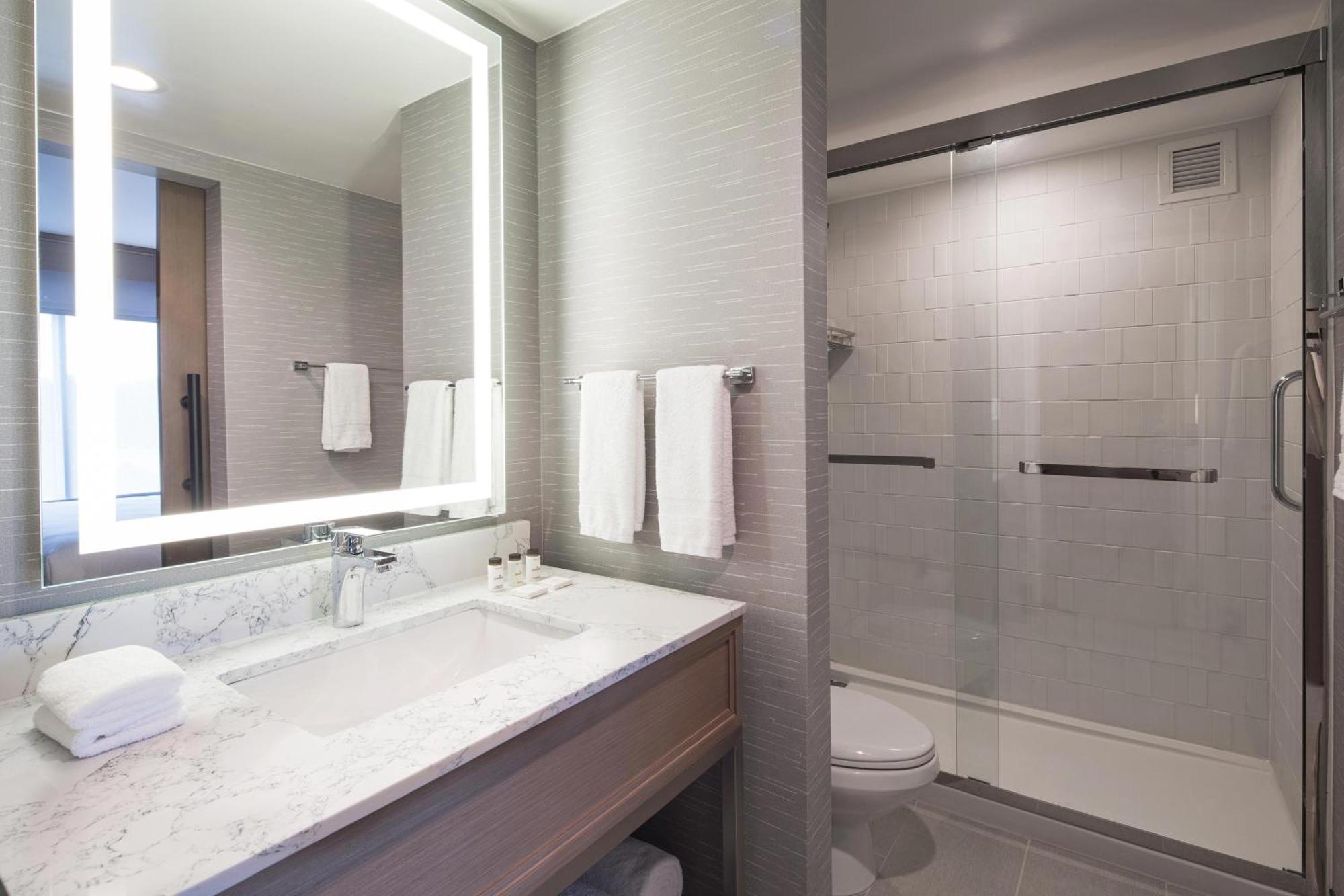 Club level, Suite, 1 King, Sofa bed,1634400964:JPEG