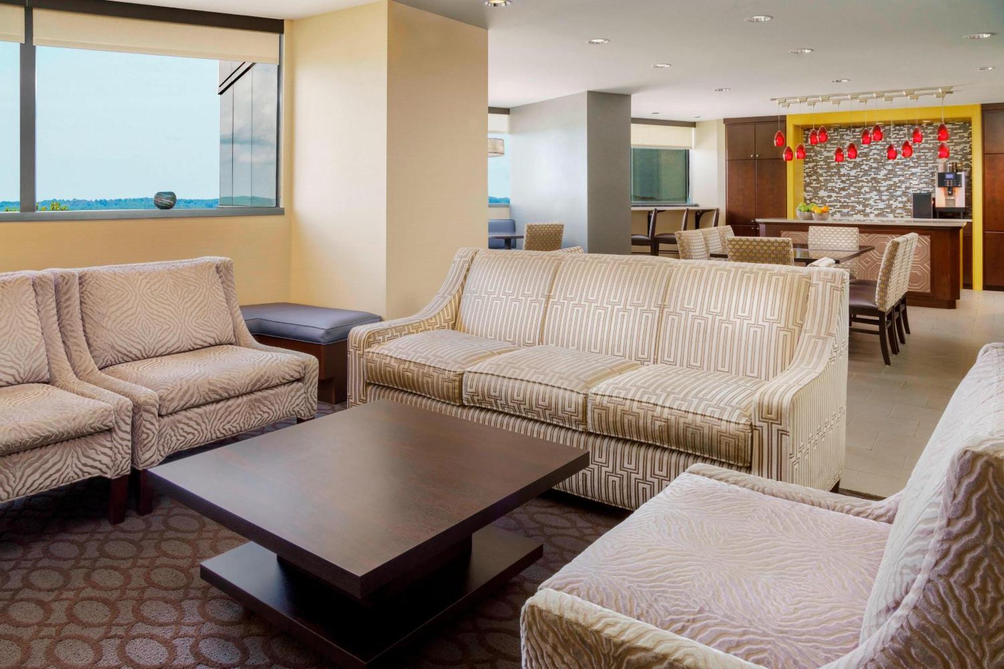 Club lounge access, Guest room, 1 King,,1634406703:JPEG