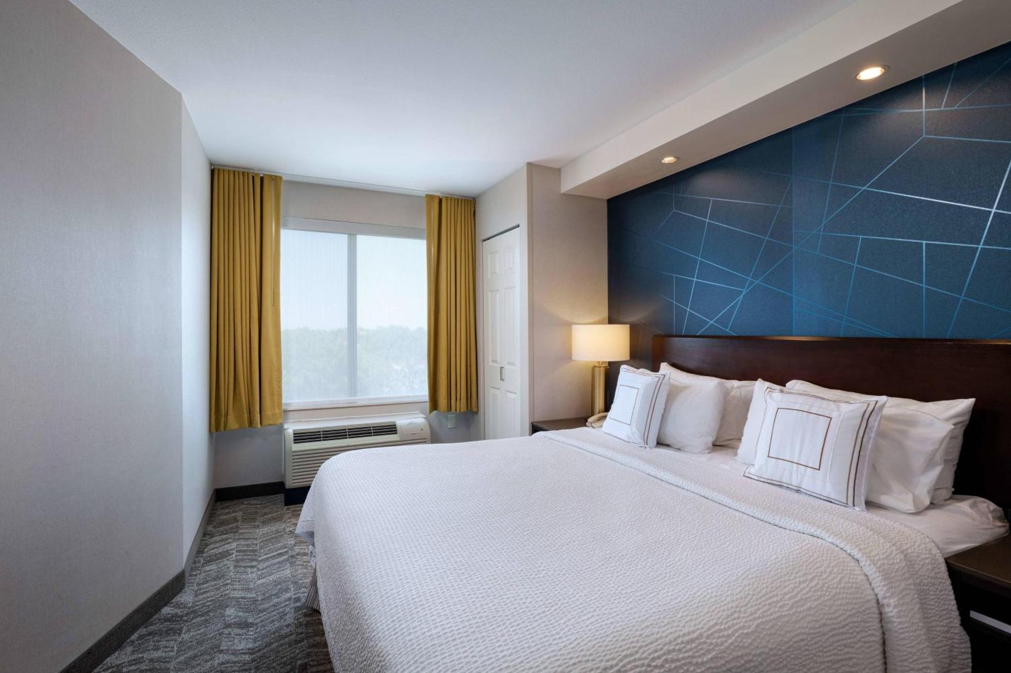 King Suite with Sofa Bed and Adapted Tub - Mobility Accessible,1634411265:JPEG