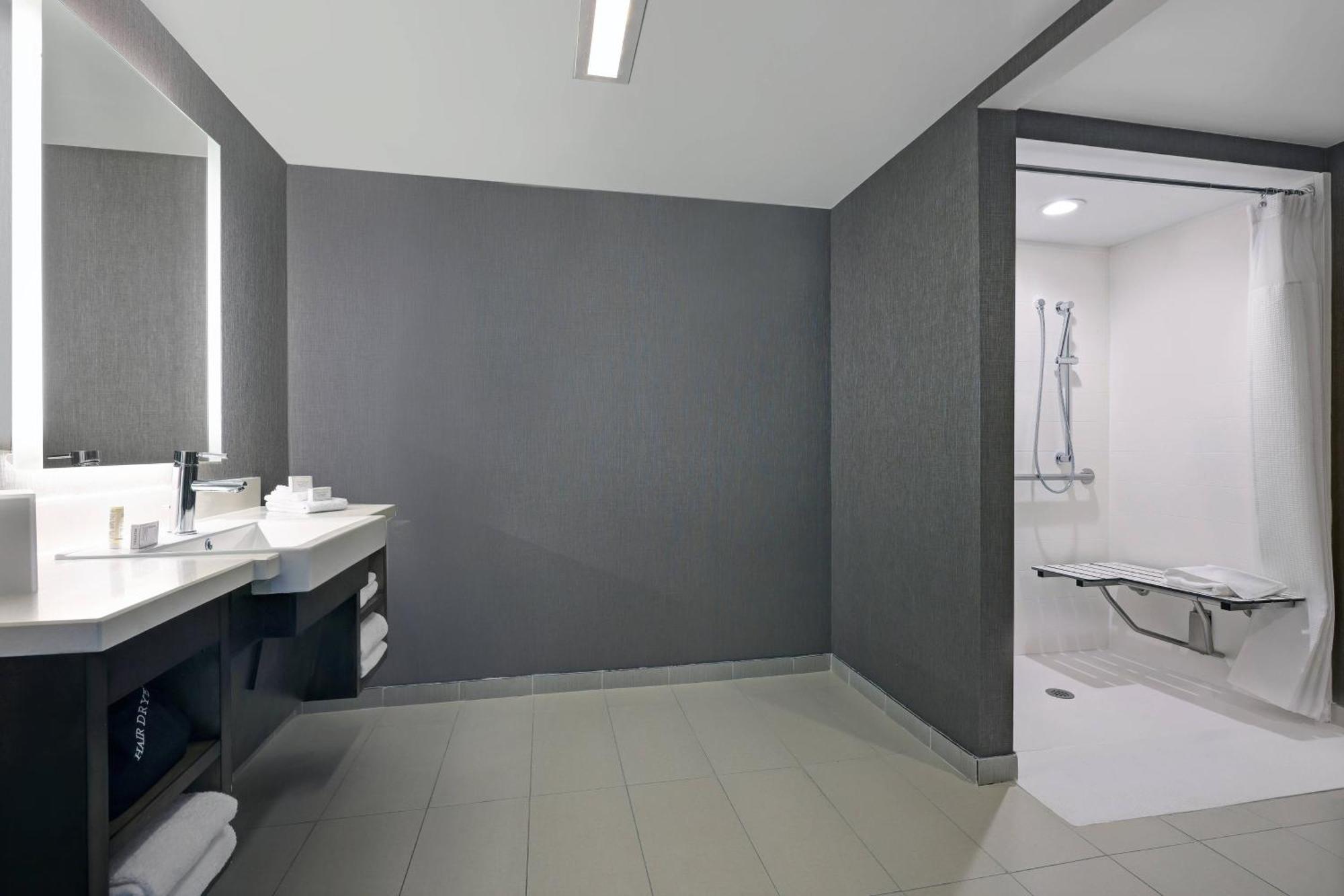 King Suite with Sofa Bed - Hearing Accessible