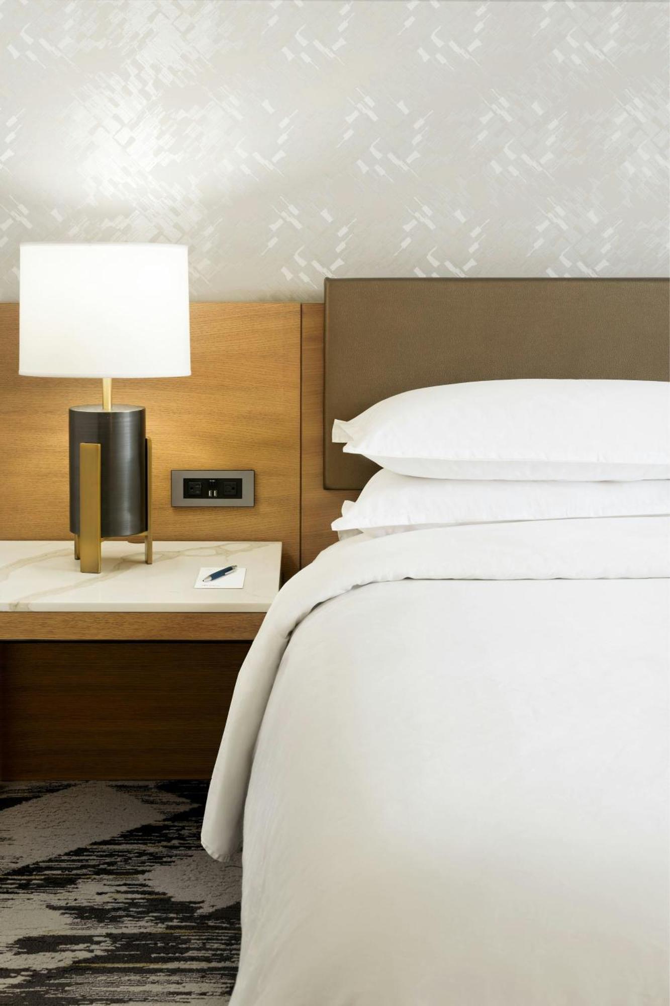 Guest Room, 1 King,1634420372:JPEG