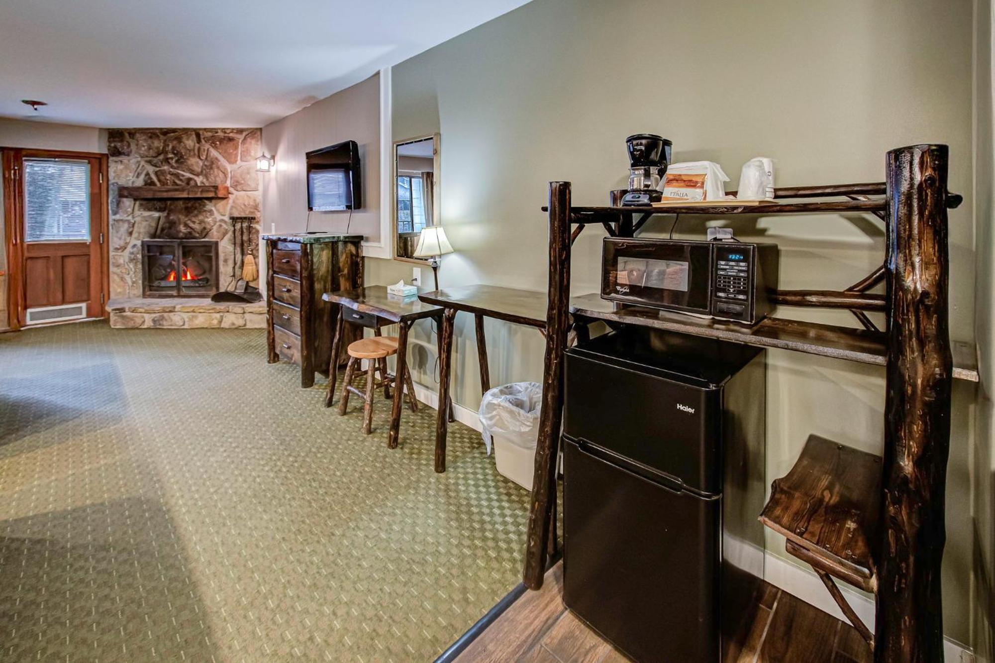 Deluxe Queen Room with Two Queen Beds,1634420815:JPEG